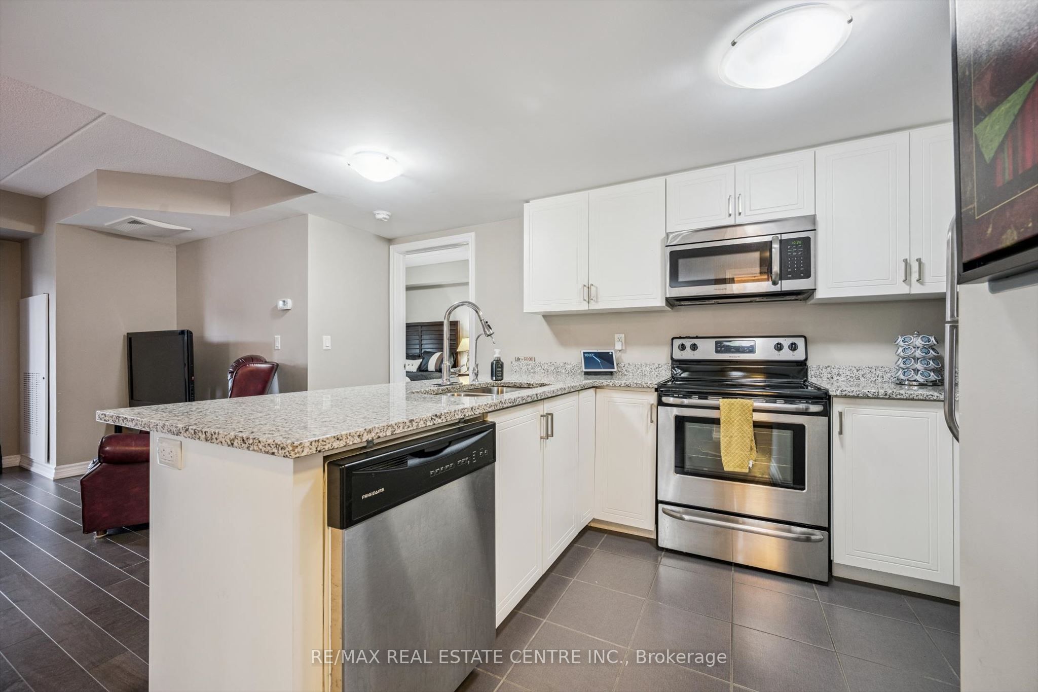 50 Bryan Court 111, Kitchener, ON N2A 4N4 photo 2