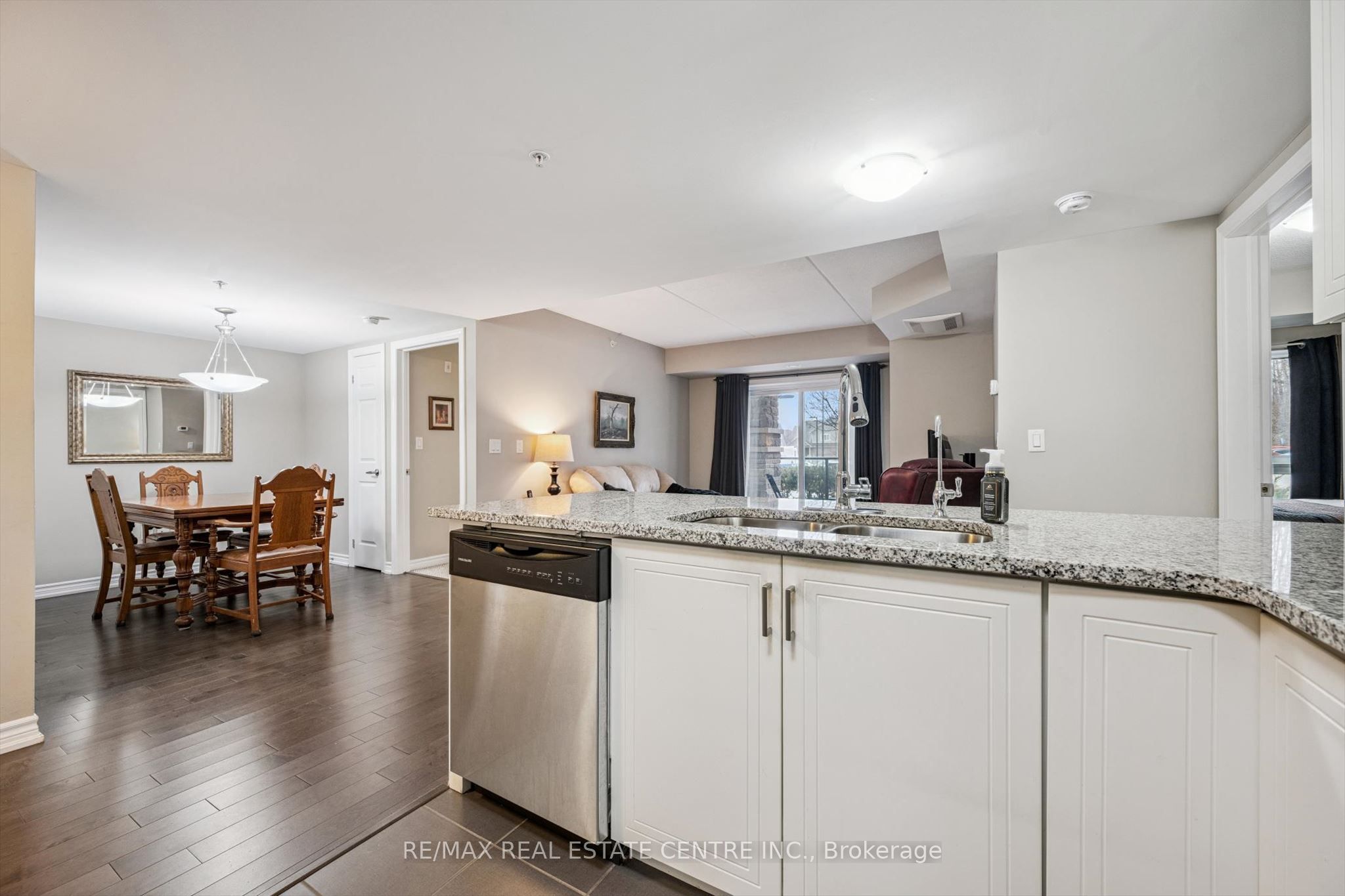 50 Bryan Court 111, Kitchener, ON N2A 4N4 photo 3
