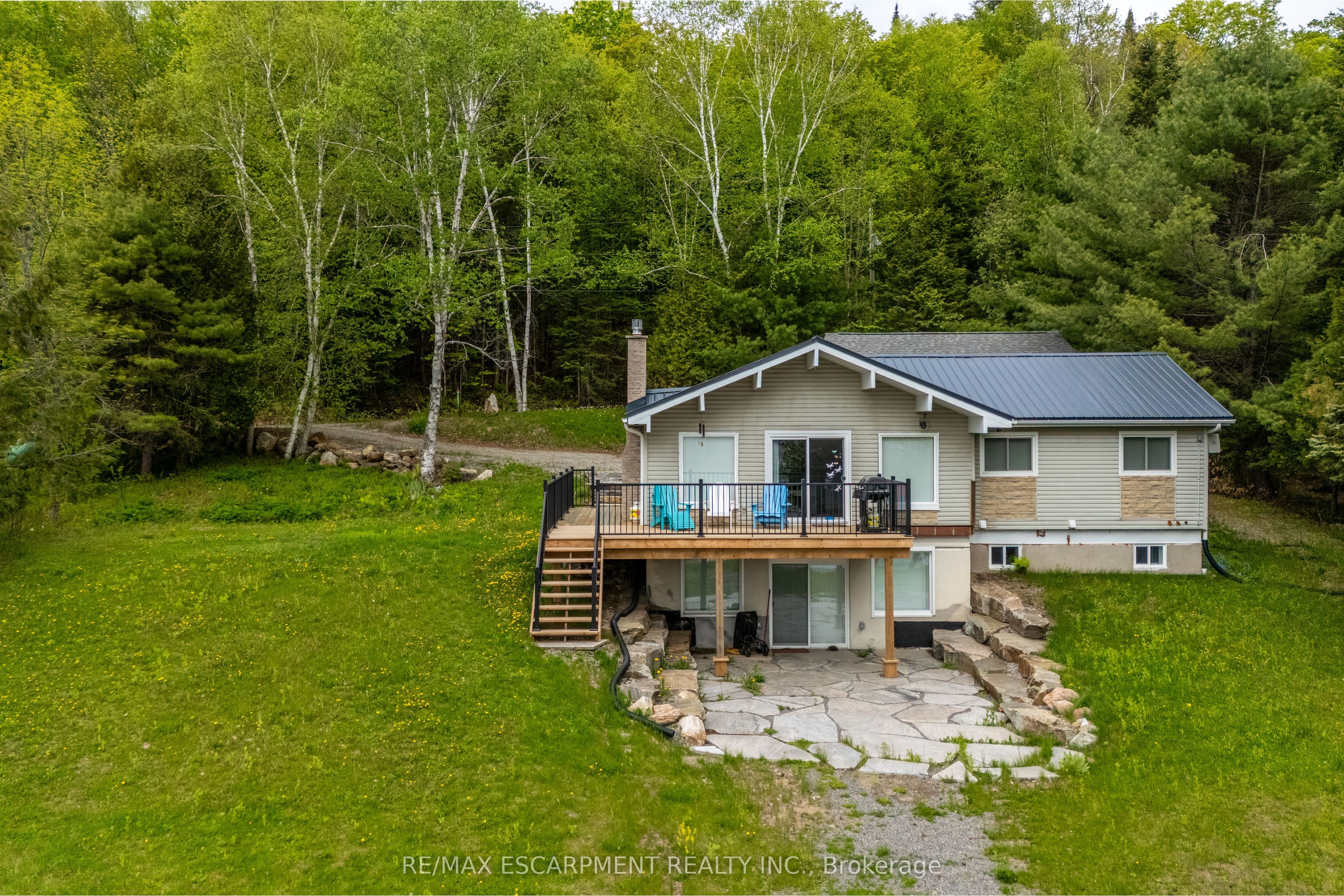 1056 Inawendawin Road, Lake of Bays, ON P0B 1A0 photo 2