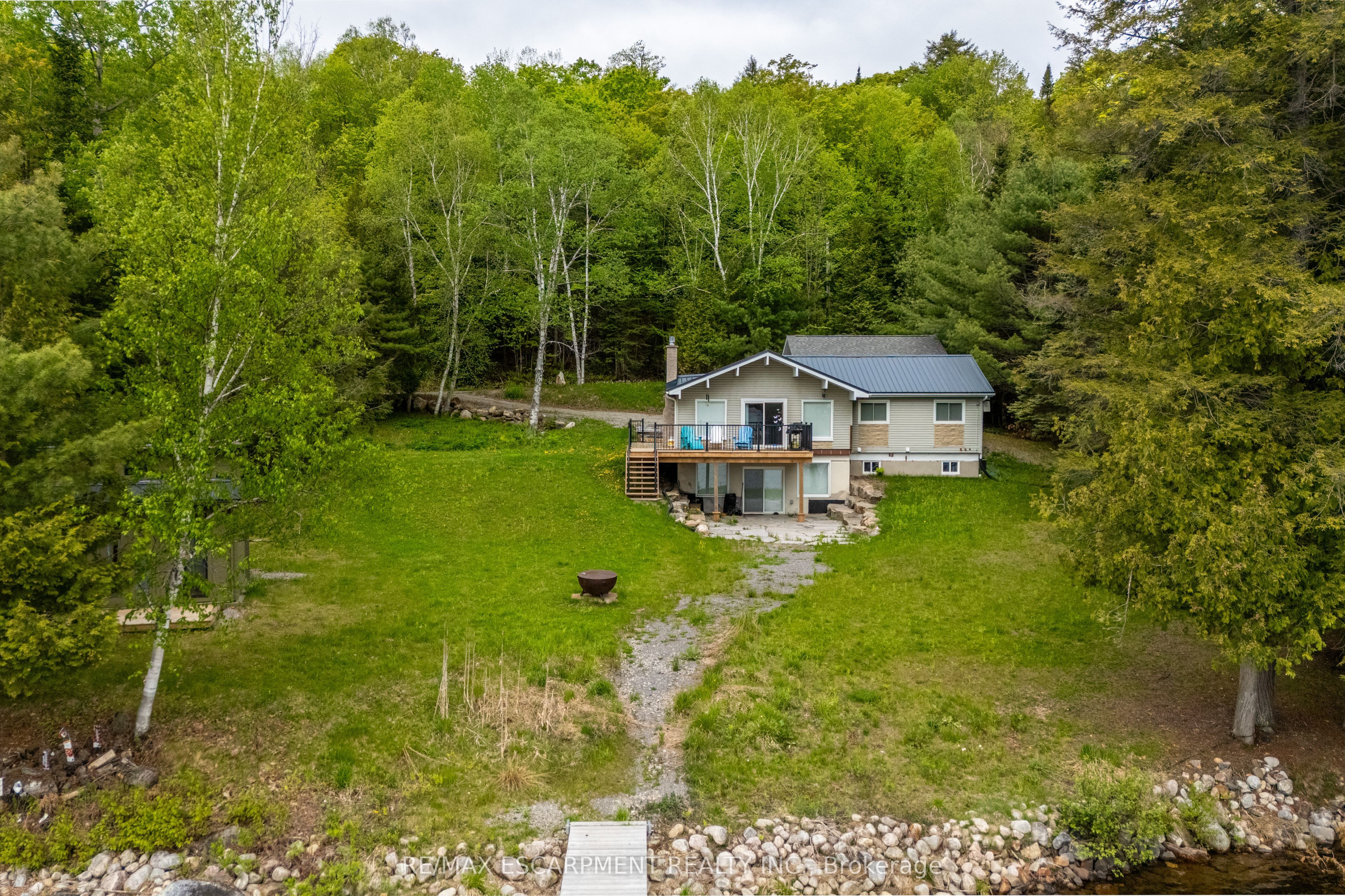 1056 Inawendawin Road, Lake of Bays, ON P0B 1A0 photo 3