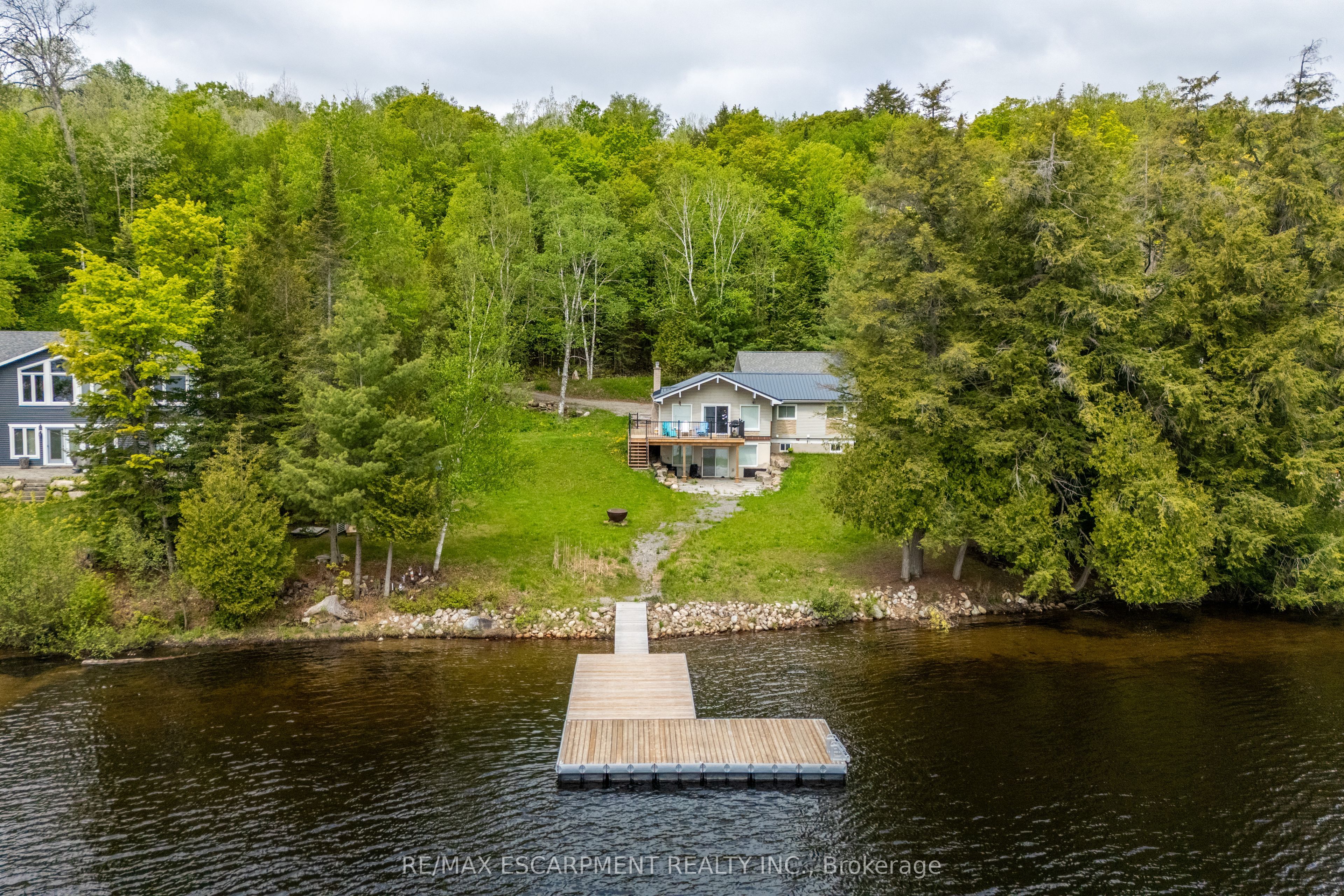 1056 Inawendawin Road, Lake of Bays, ON P0B 1A0 photo 4