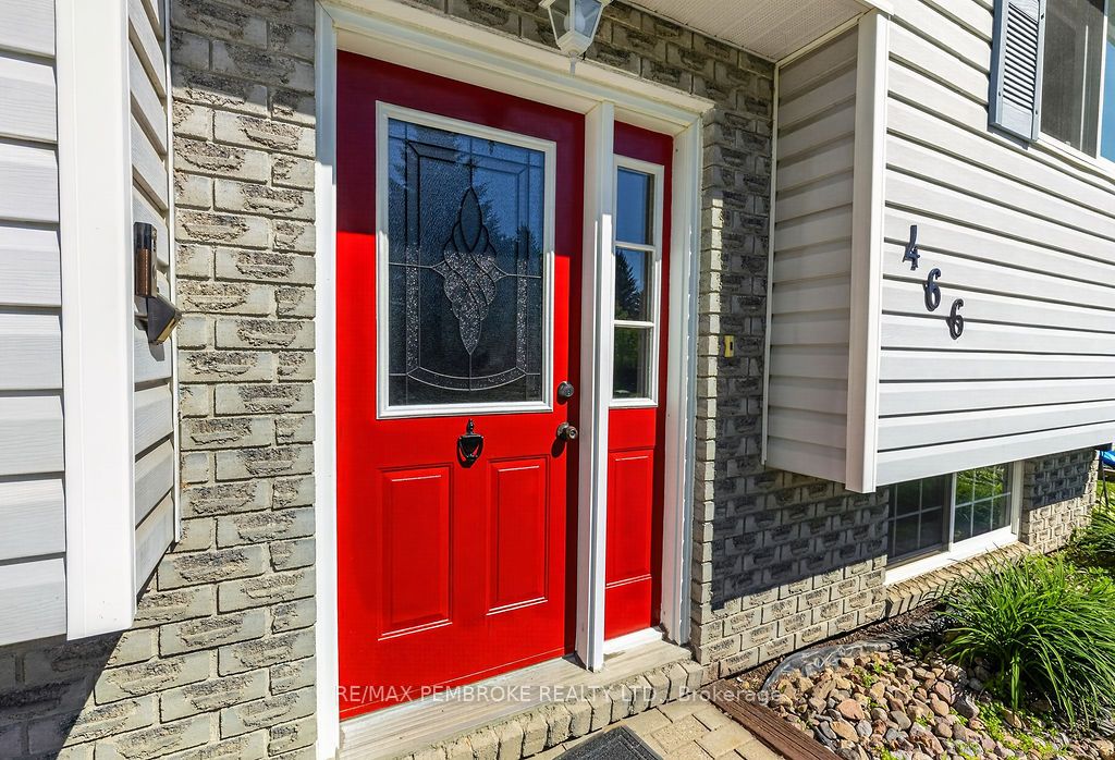 466 Gourley Avenue, Pembroke, ON K8A 8J5 photo 3