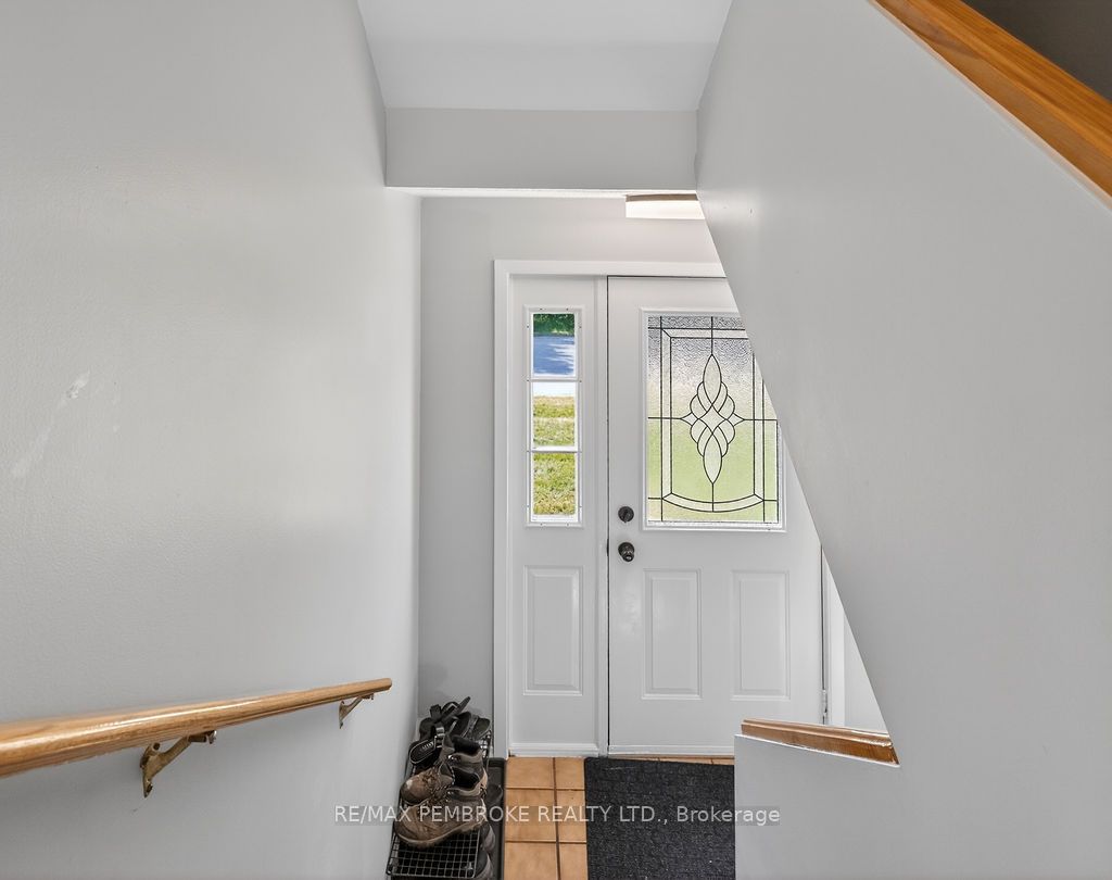 466 Gourley Avenue, Pembroke, ON K8A 8J5 photo 5