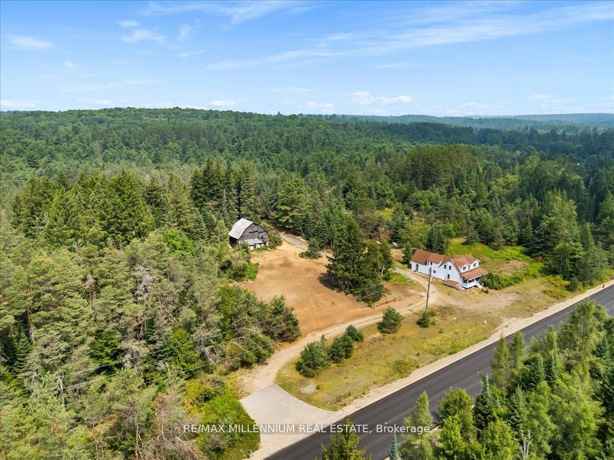 3529 Highway 118 E, Bracebridge, ON P1L 1X1 photo 2