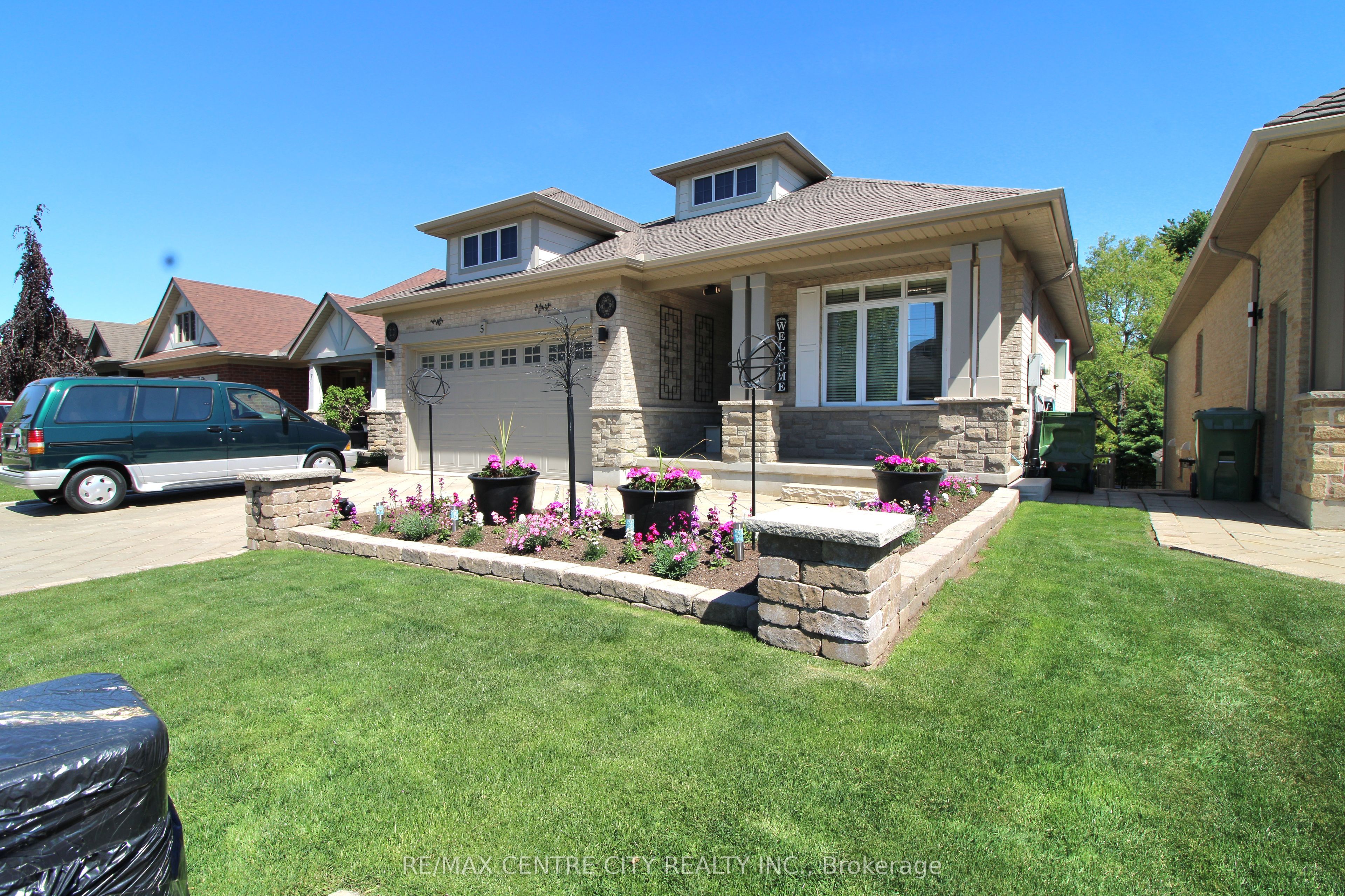 5 Cherry Blossom Lane, St. Thomas, ON N5R 1L2 photo 3