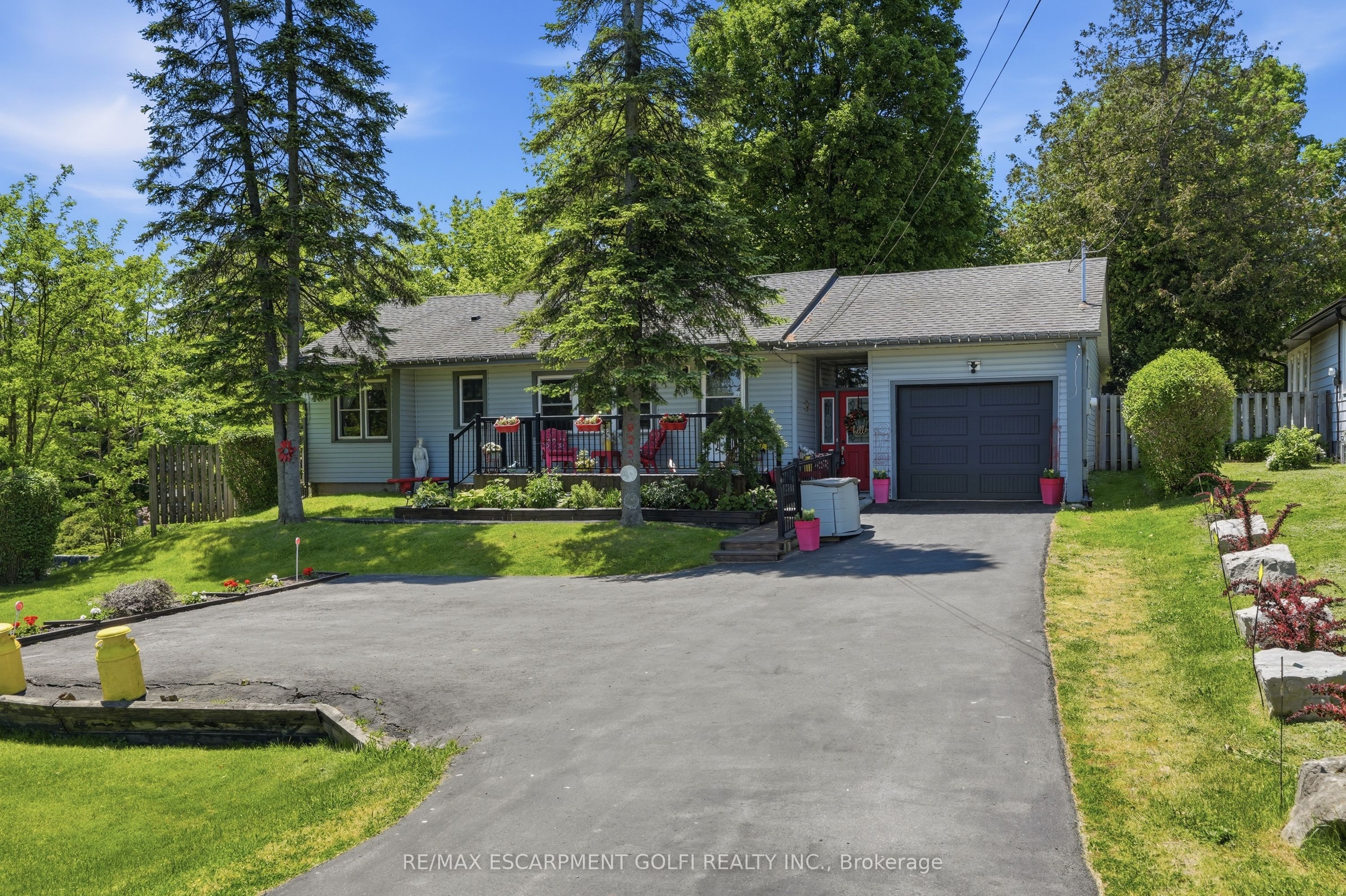 925 HIGHWAY 6 N, Hamilton, ON L8N 2Z7