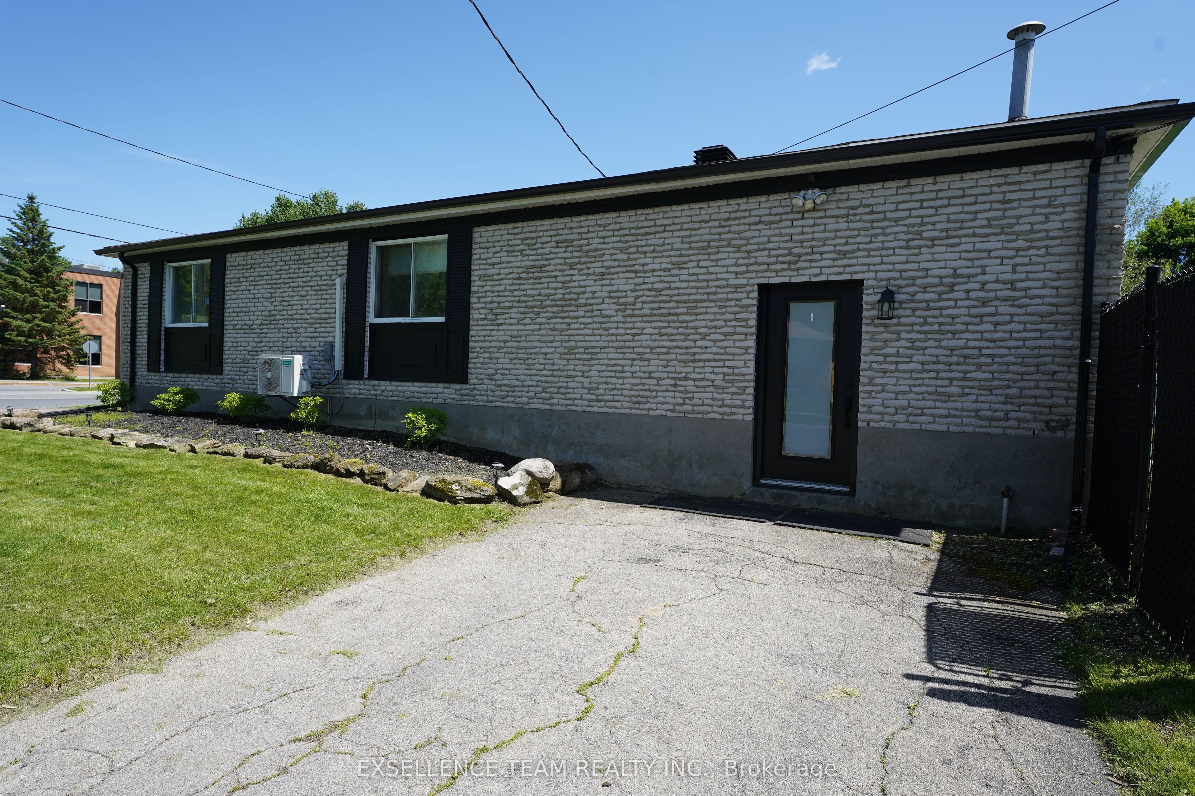 616 Surgenor Street W, Cornwall, ON K6J 2H4 photo 4