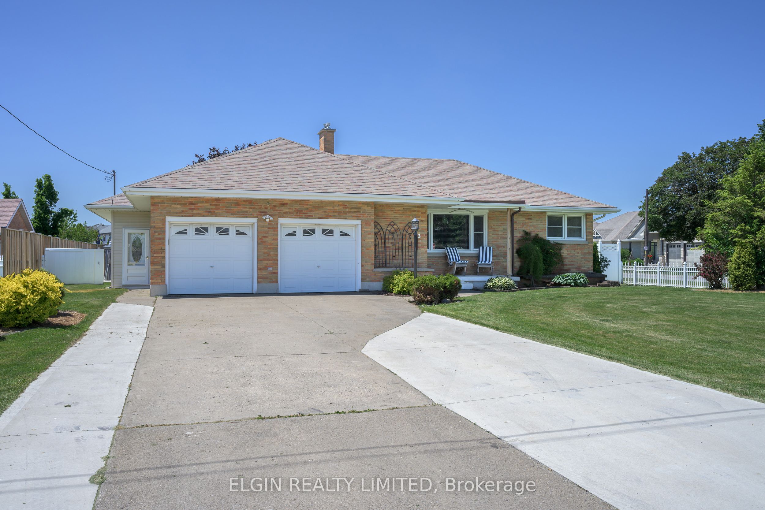 2 Lyndale Avenue, Central Elgin, ON N5R 1C4 photo 2
