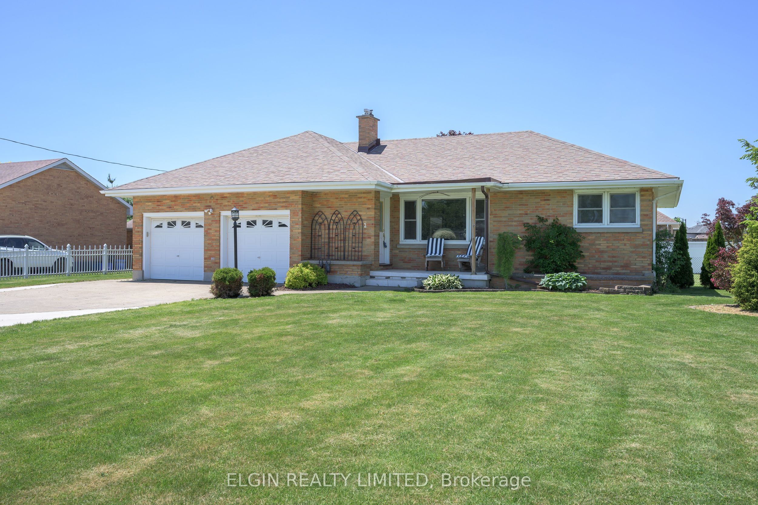 2 Lyndale Avenue, Central Elgin, ON N5R 1C4 photo 3
