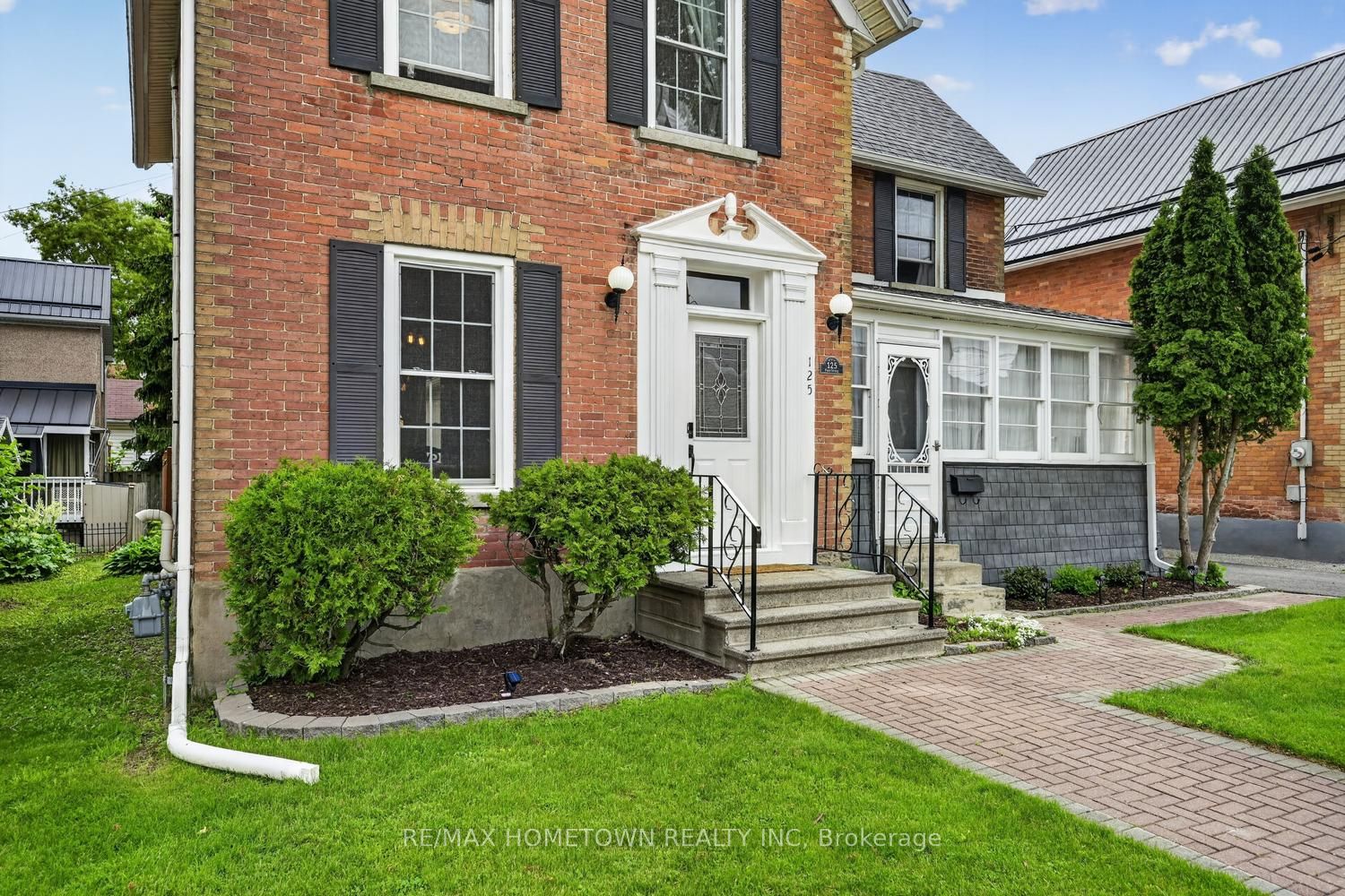 125 Park Street, Brockville, ON K6V 2G8 photo 3
