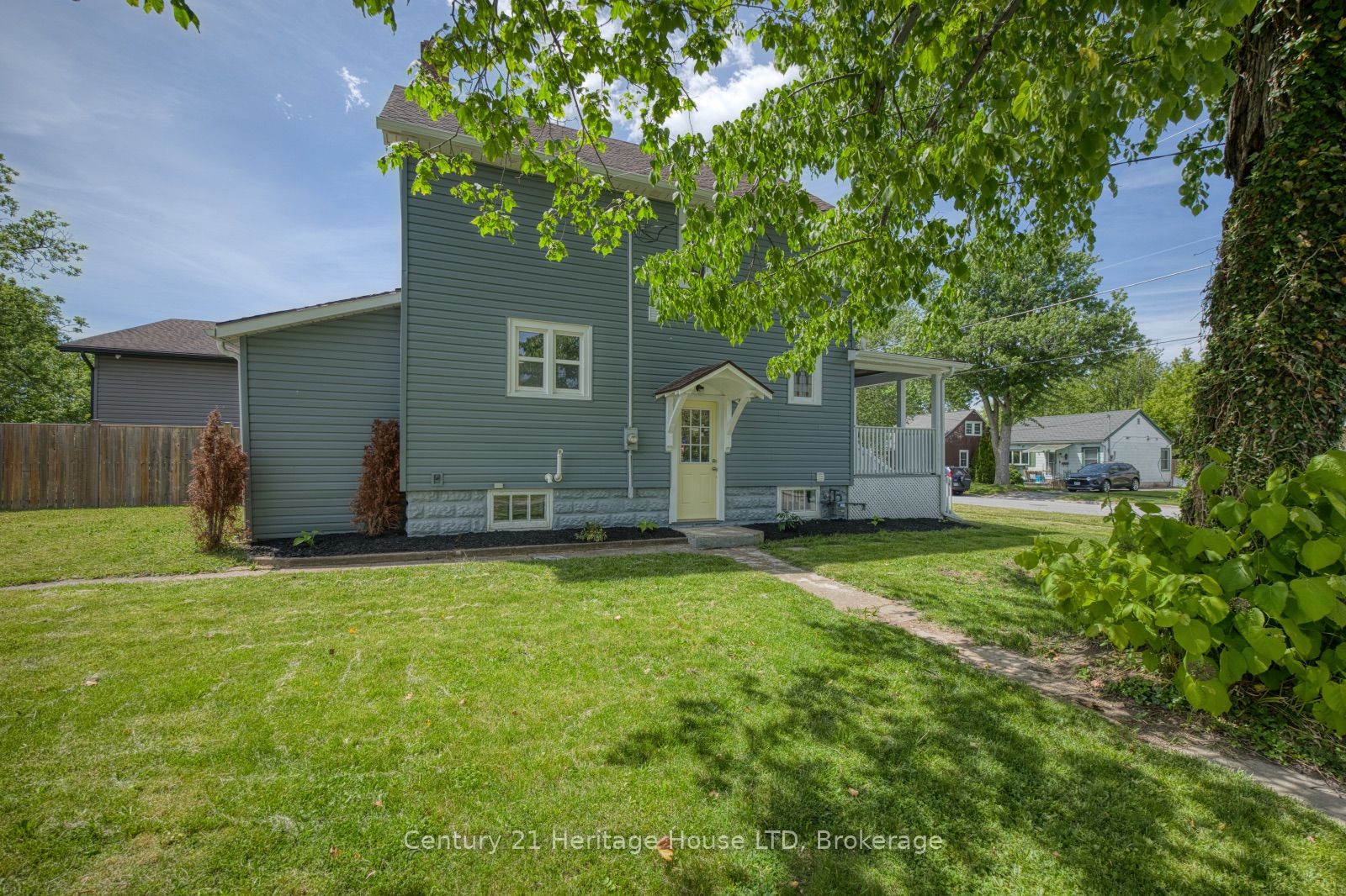 218 Henrietta Street, Fort Erie, ON L2A 2K5 photo 4