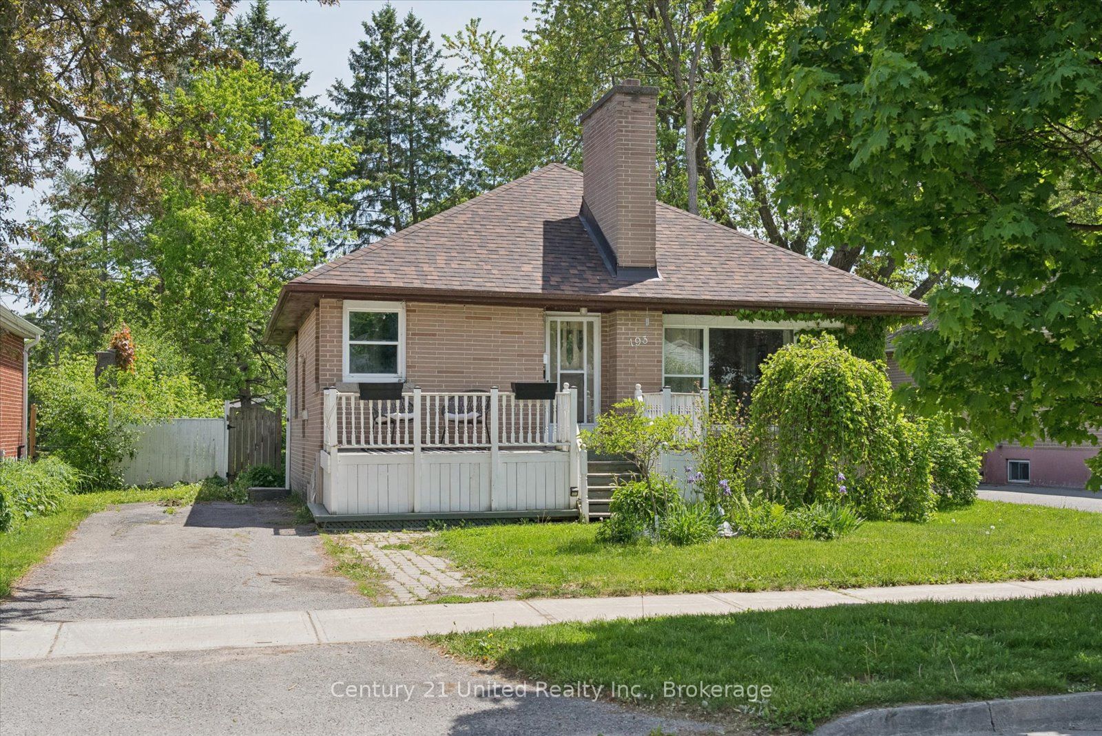 193 Shelbourne Street, Peterborough, ON K9H 5K3 photo 2