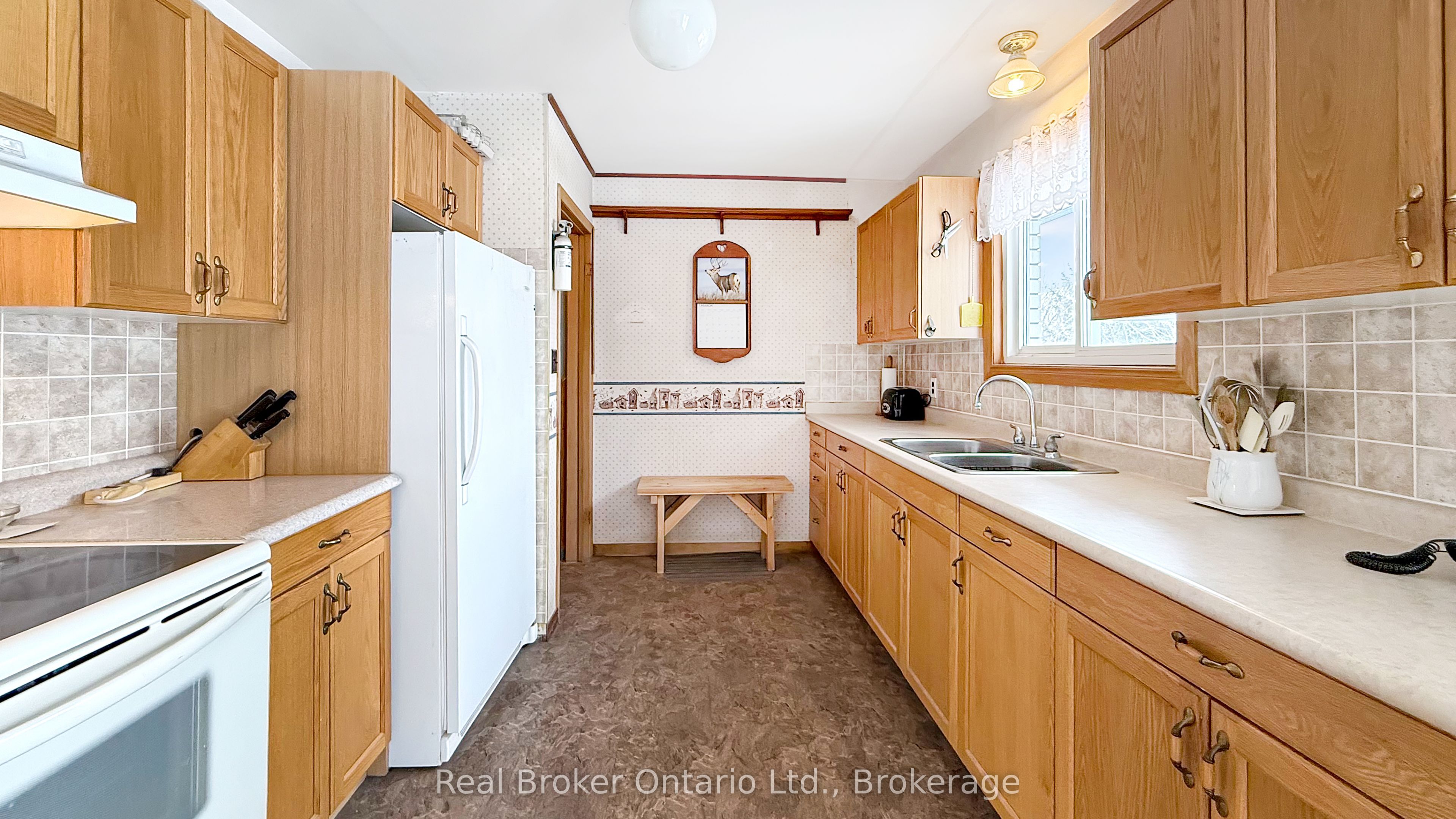 815 Albert Street E, West Grey, ON N0G 1C0 photo 4
