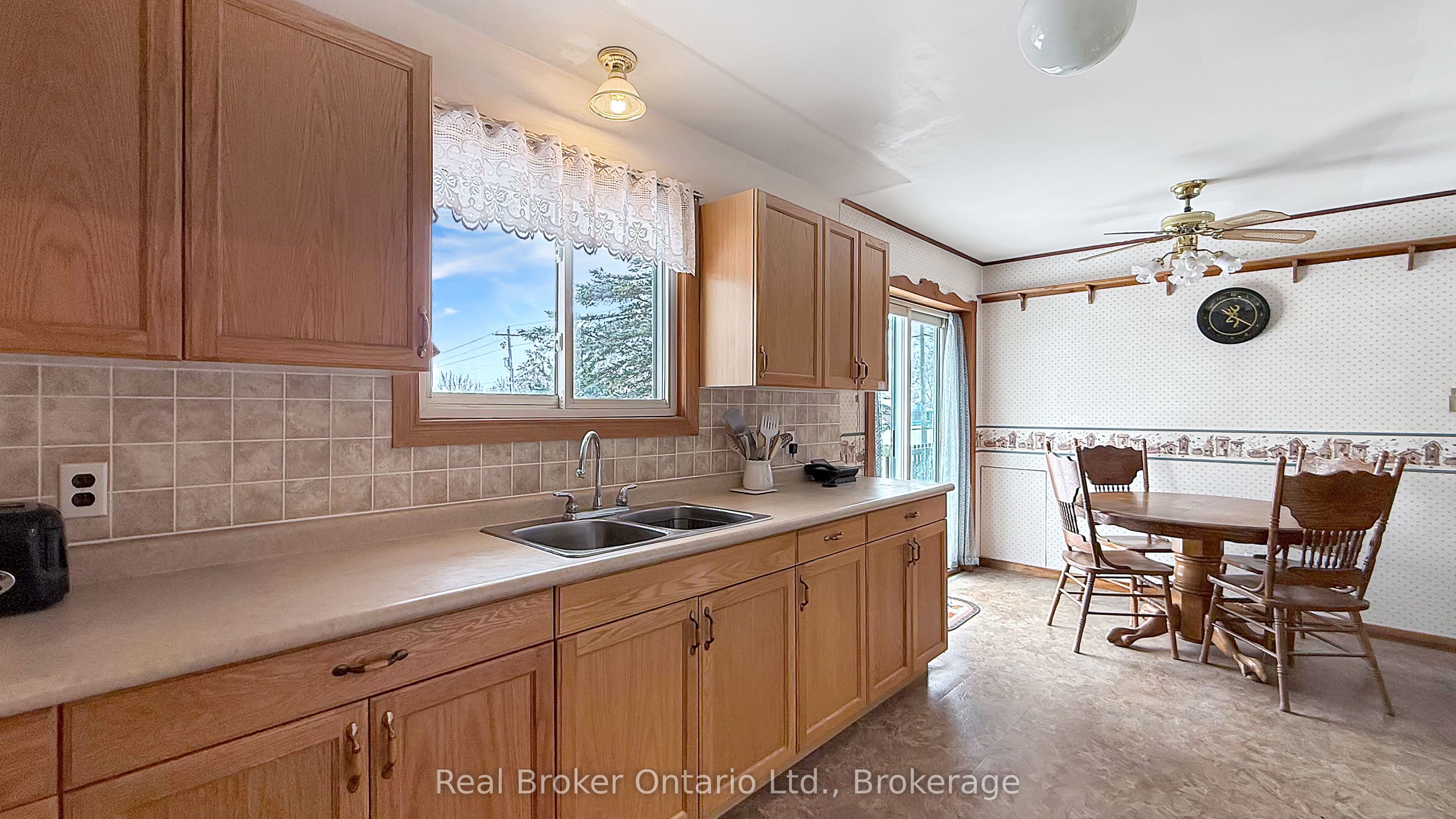 815 Albert Street E, West Grey, ON N0G 1C0 photo 5