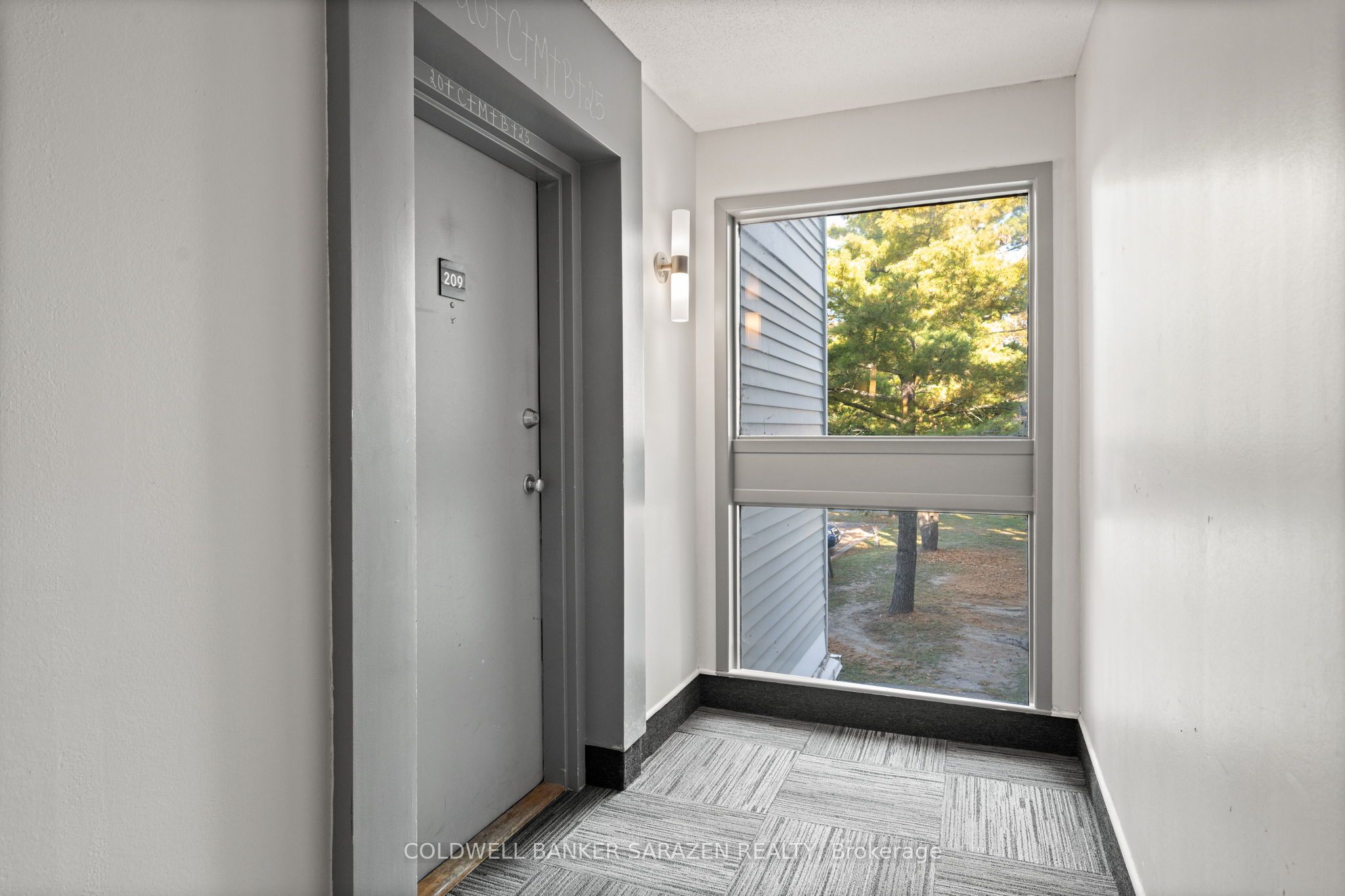 214 Viewmount Drive 209, Cityview - Parkwoods Hills - Rideau Shore, ON K2E 7X3 photo 3