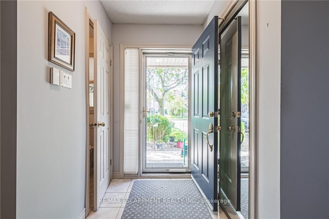 85 EDGEWATER Drive 6, Hamilton, ON L8E 4Z2 photo 4