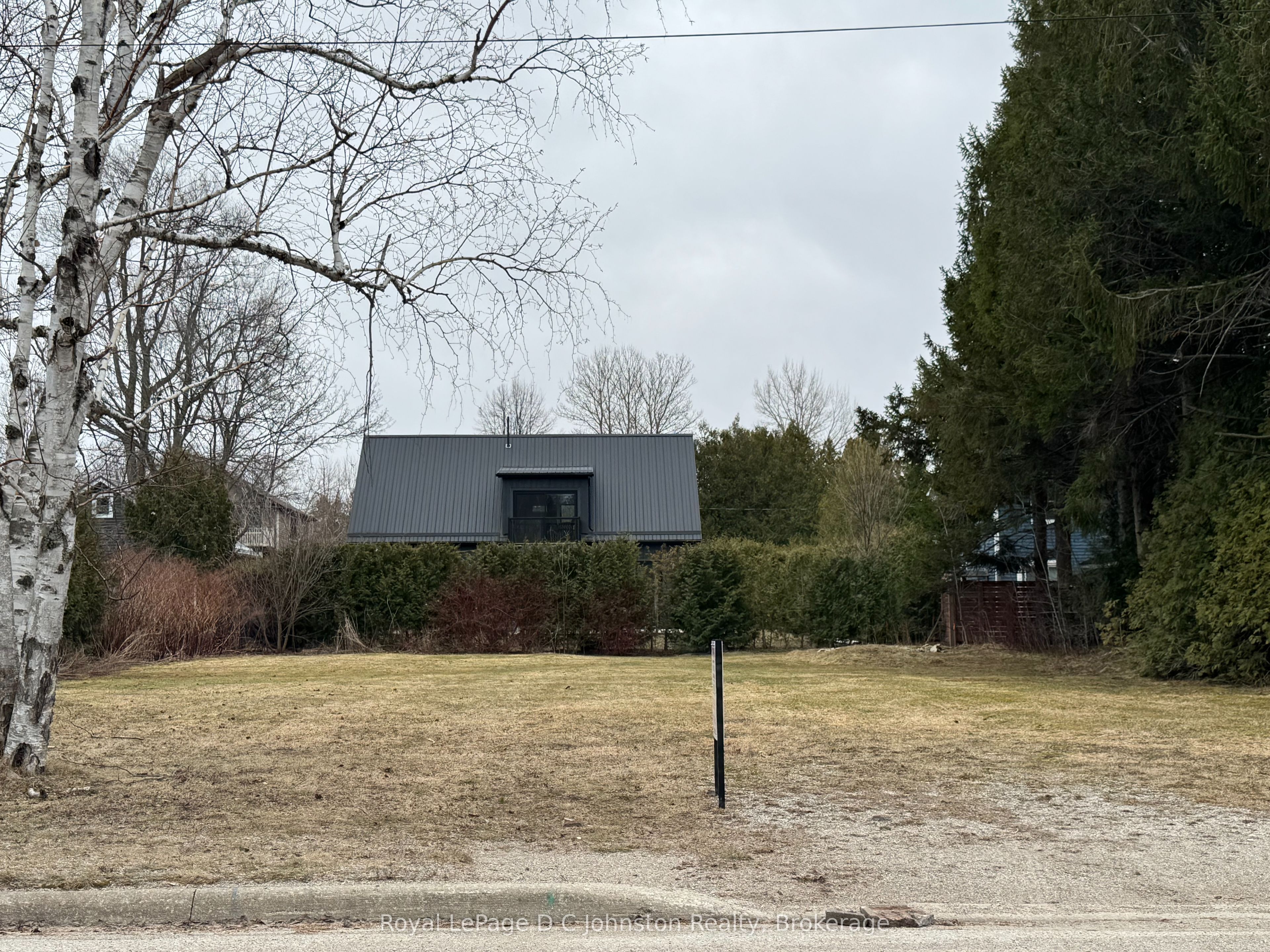 160 Huron Street S, Saugeen Shores, ON N0H 2L0 photo 2