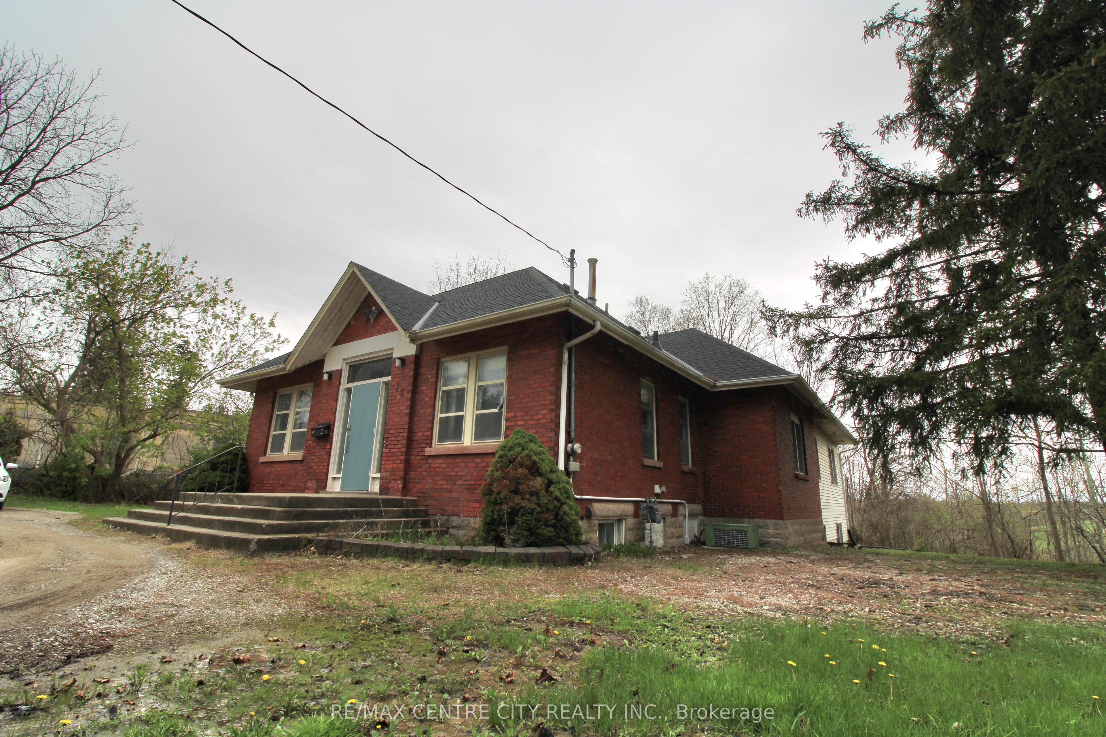 12 Chester Street, St. Thomas, ON N5R 1T8