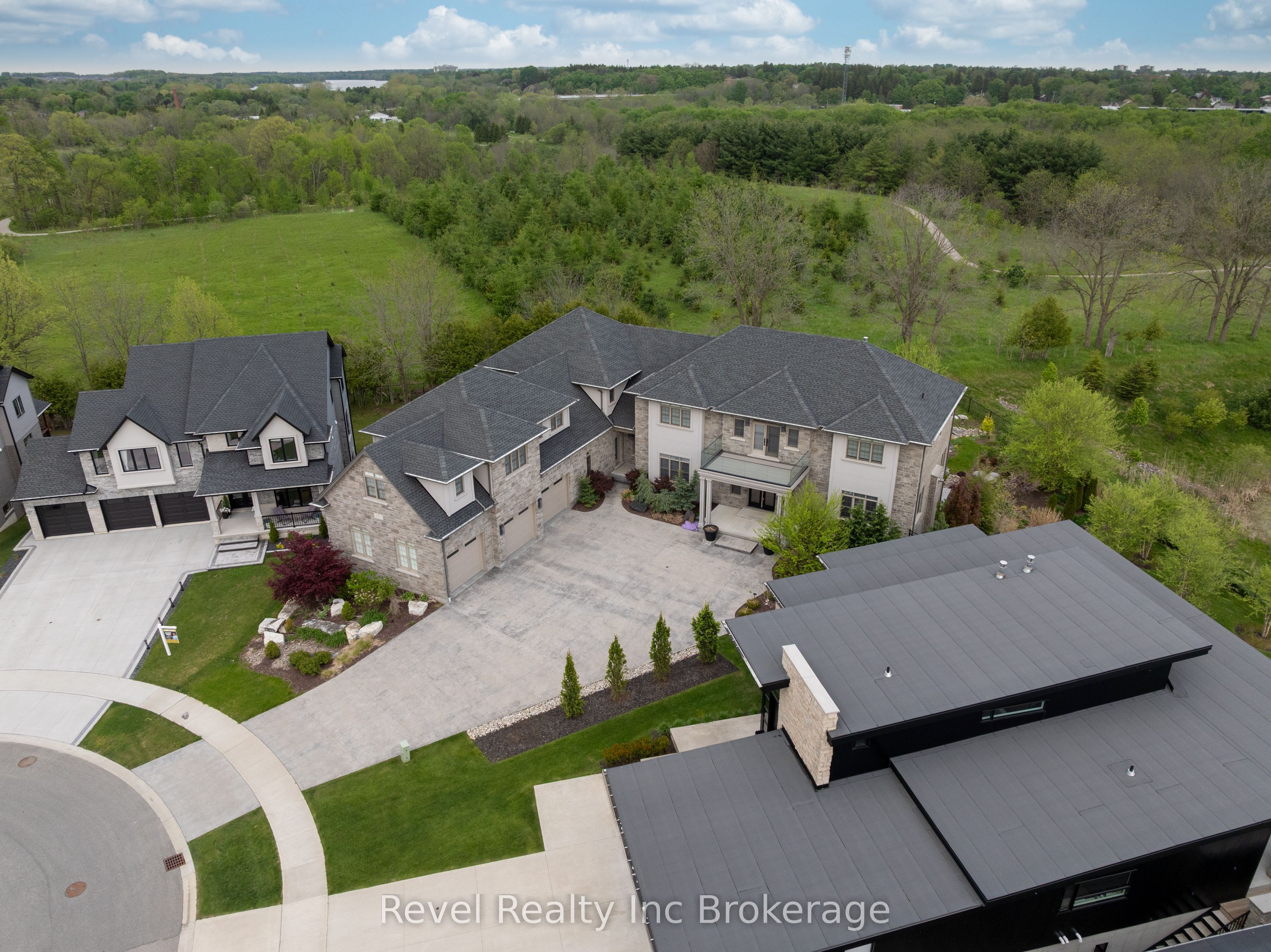 241 Tamarack Boulevard, Woodstock, ON N4S 0E4 photo 2