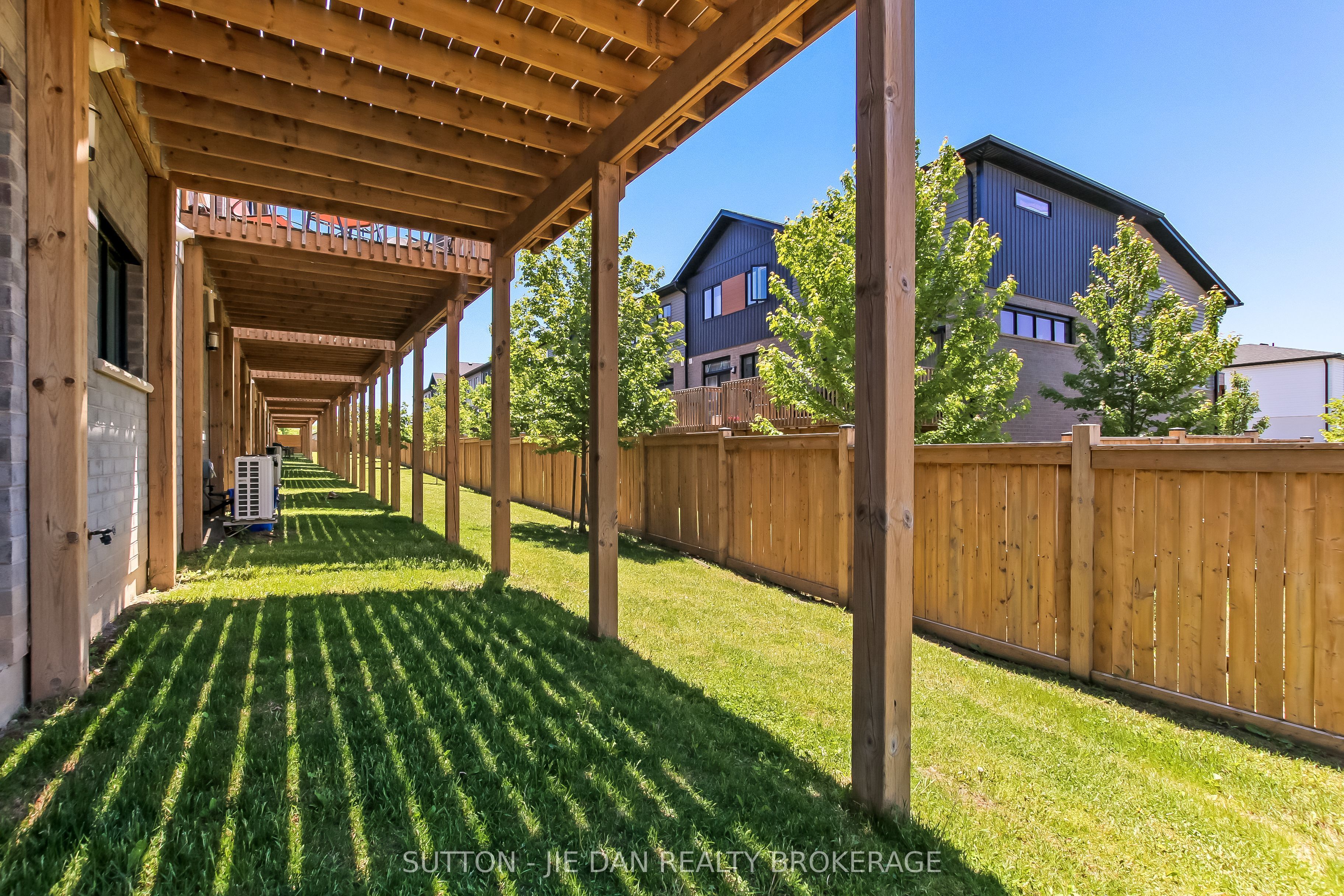 819 KLEINBURG Drive 2, London North, ON N5X 0N6 photo 2
