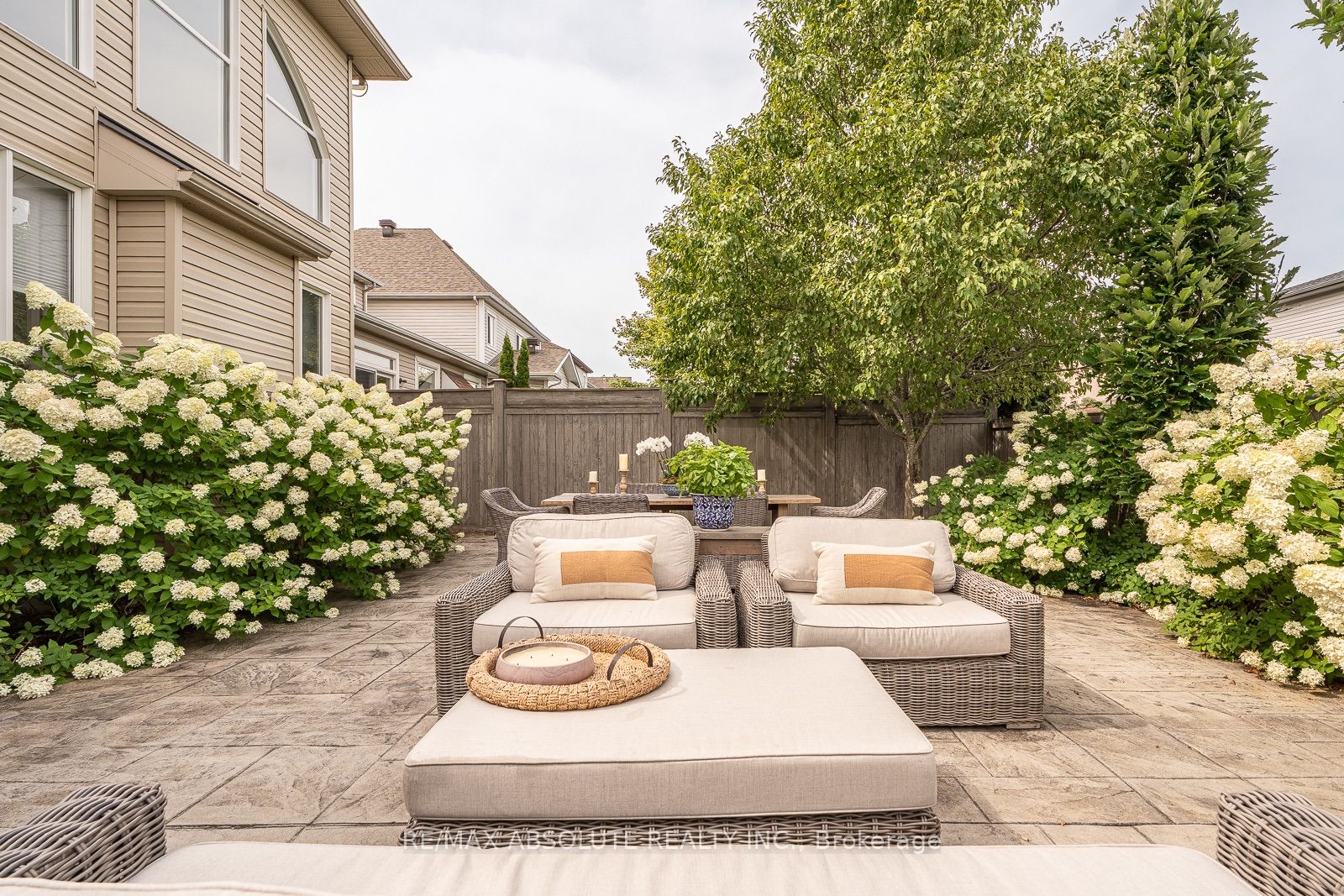 414 LANDSWOOD Way, Stittsville - Munster - Richmond, ON K2S 0A3 photo 2