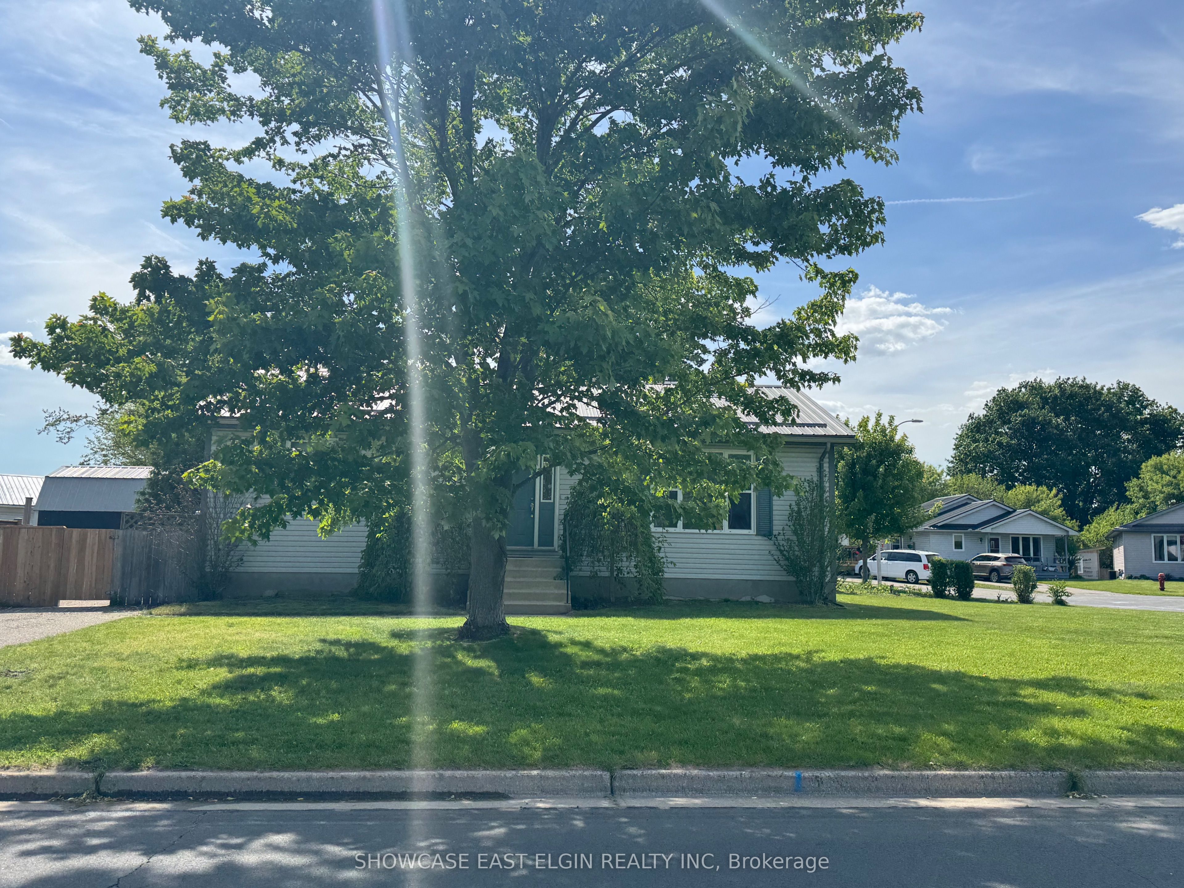 28 Melanie Drive, Aylmer, ON N5H 3G6