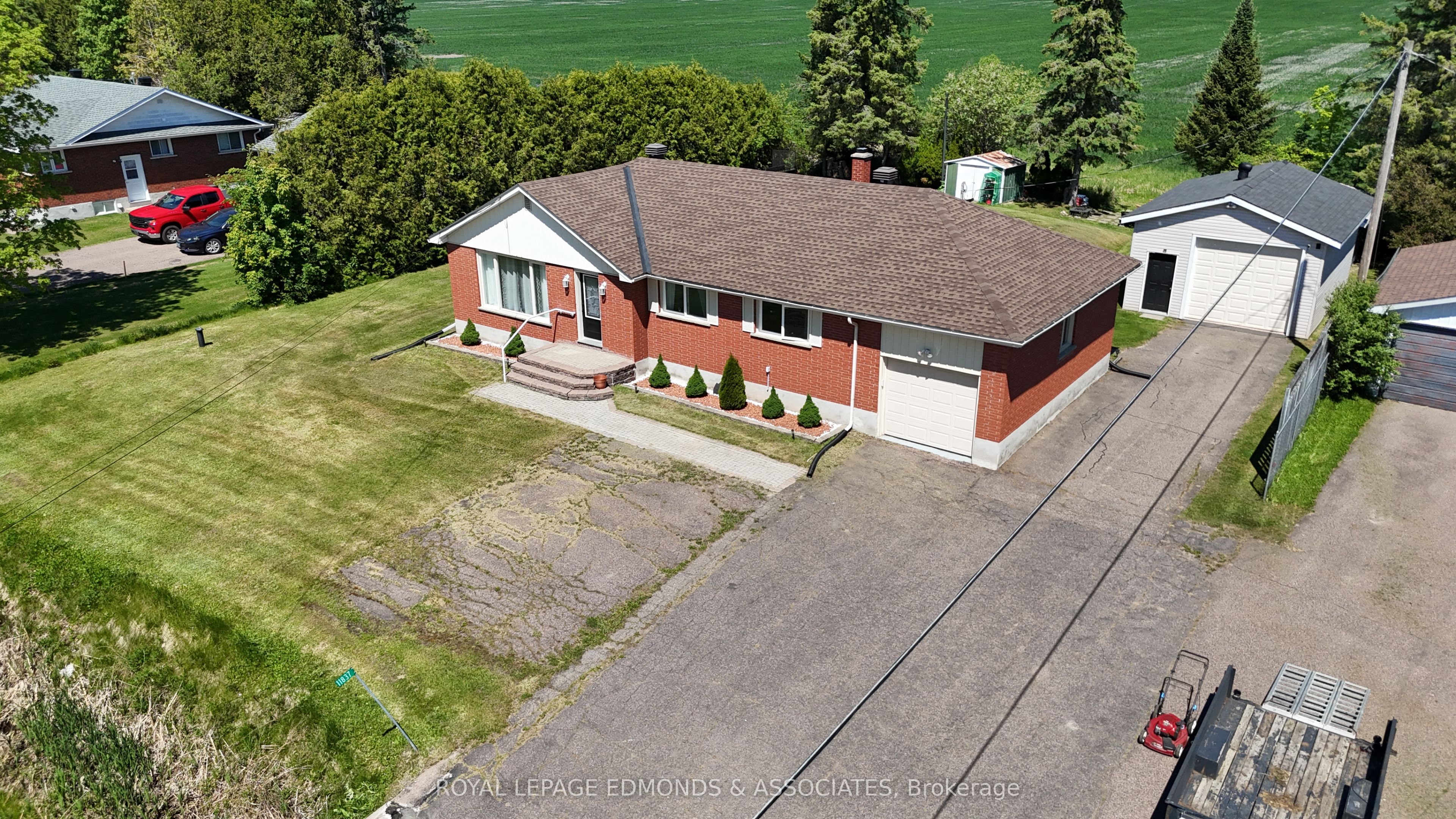 11837 Round Lake Road, Laurentian Valley, ON K8A 6W8 photo 4