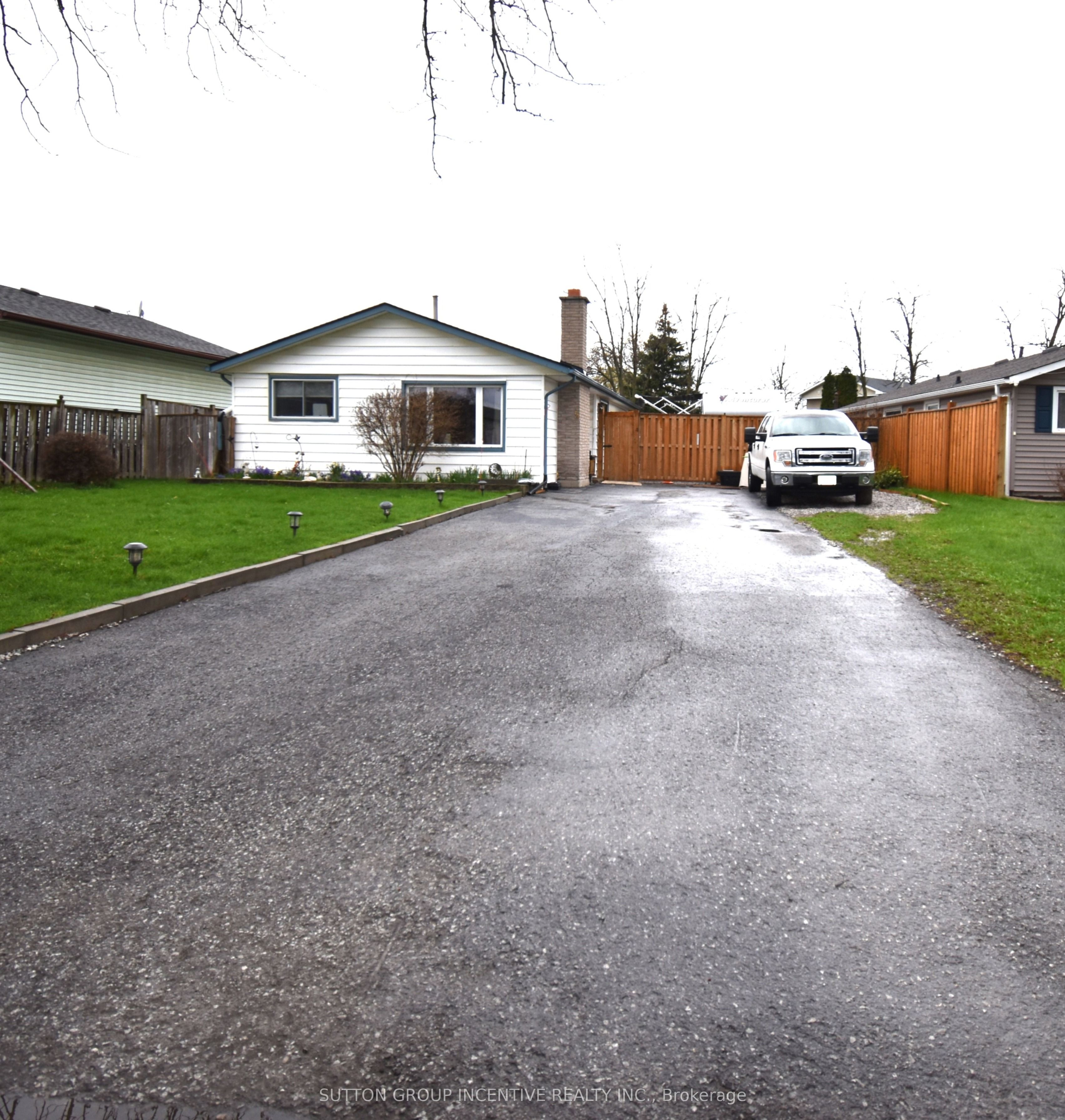 5 Lanark Crescent, St. Catharines, ON L2M 6E1