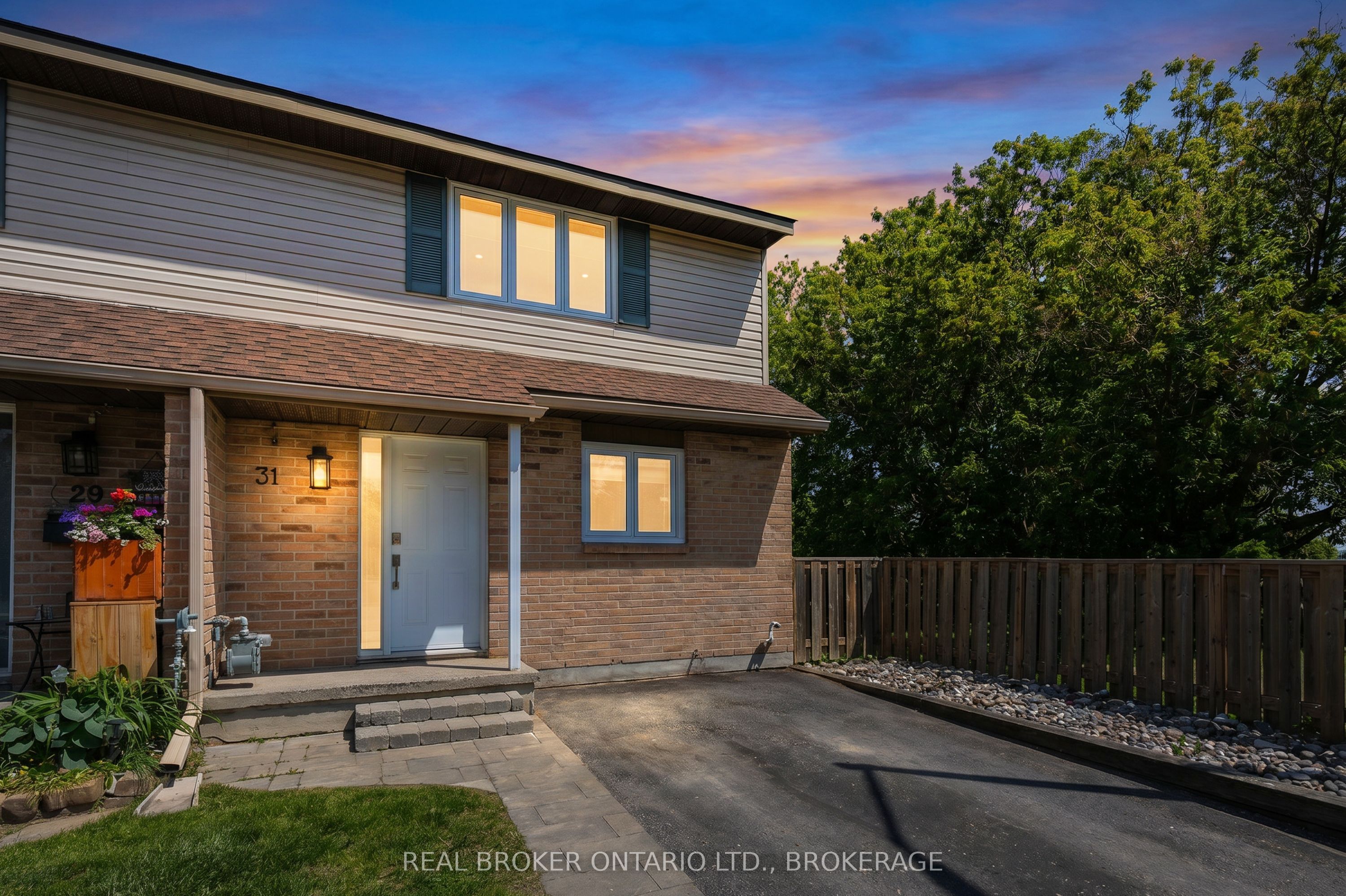 31 Coventry Crescent, Kingston, ON K7M 7S1