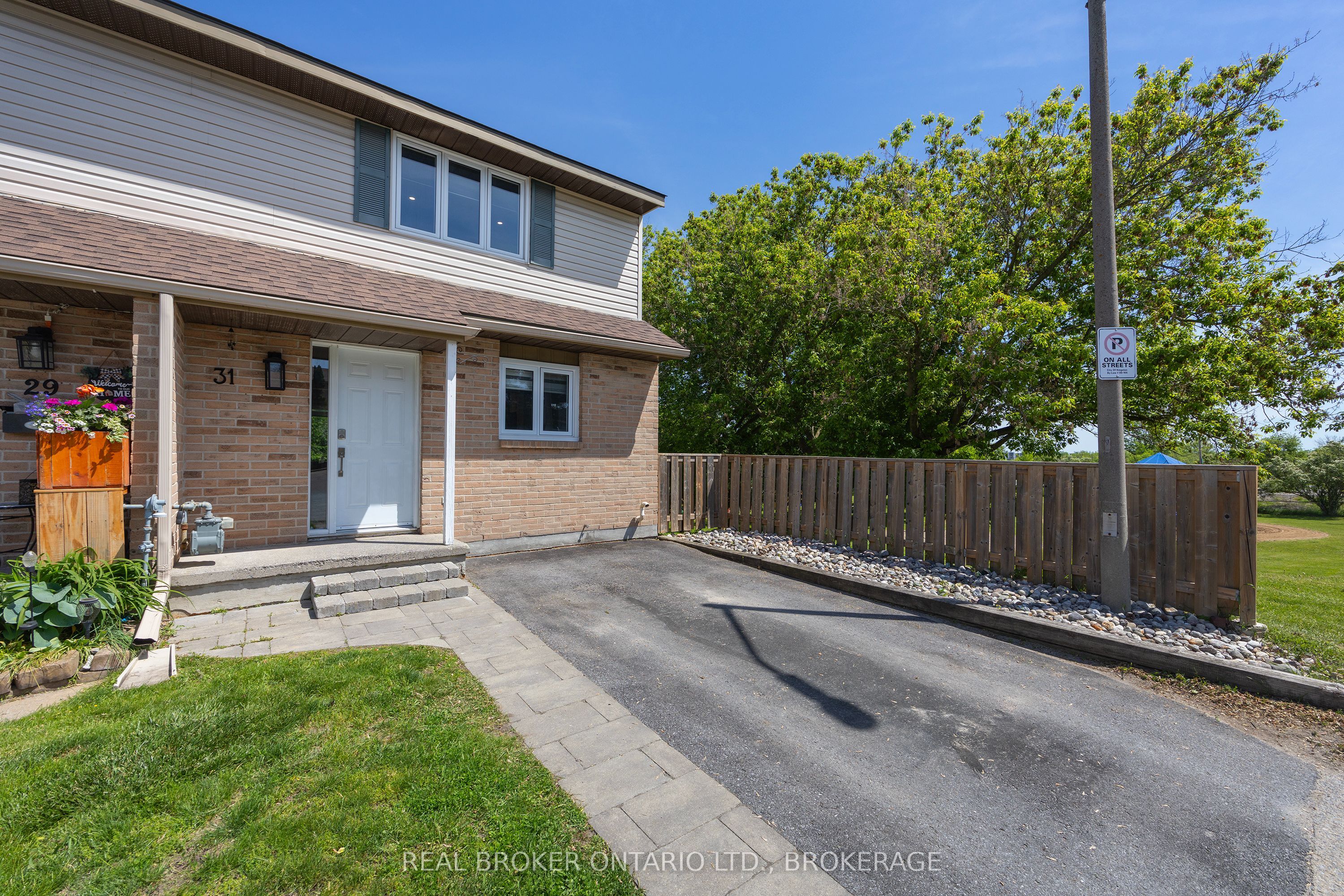 31 Coventry Crescent, Kingston, ON K7M 7S1 photo 2