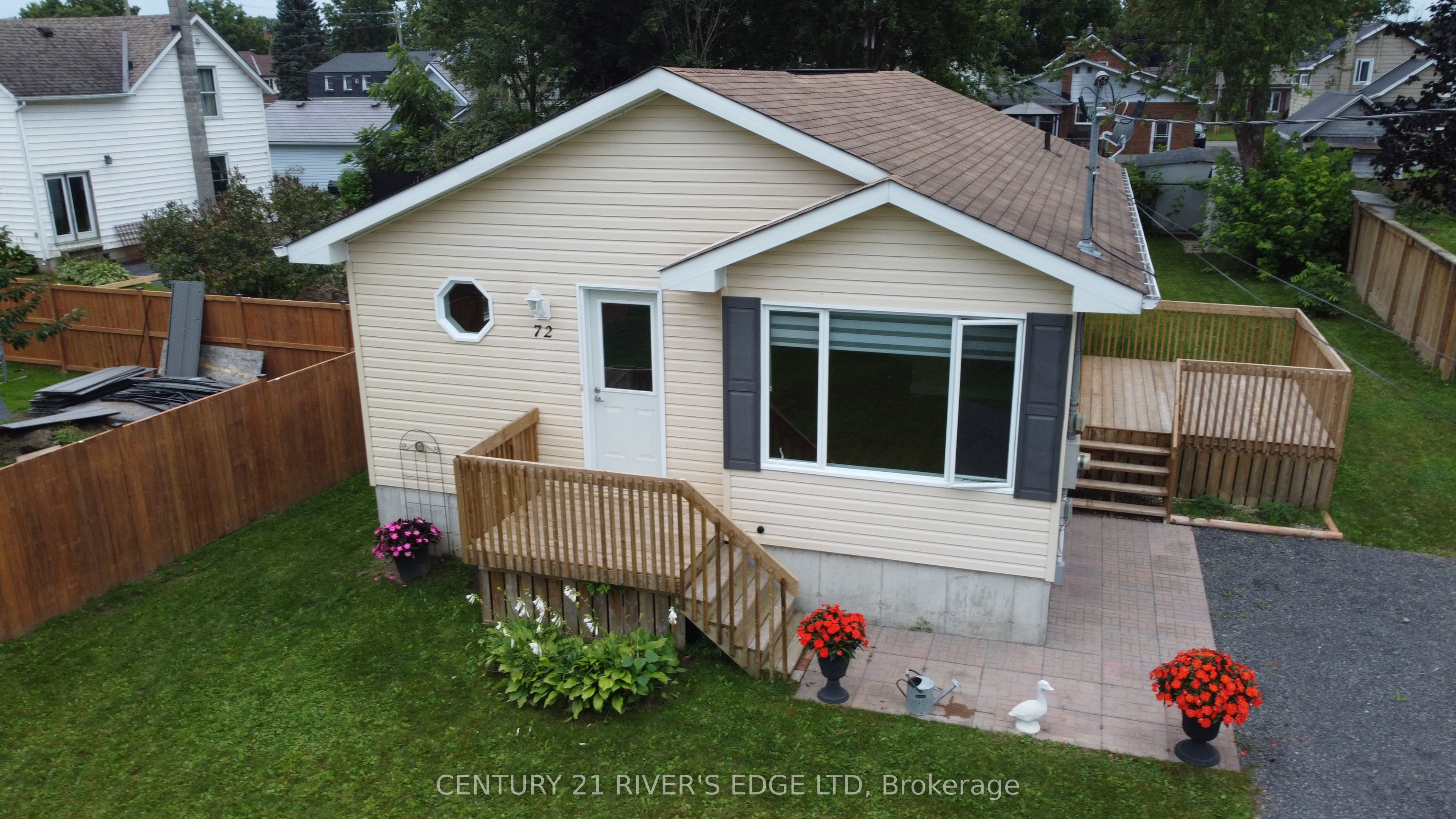 72 St Lawrence Street, South Dundas, ON K0C 1X0 photo 2