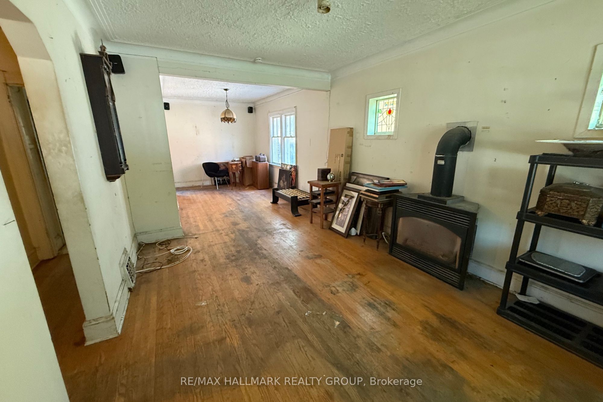 142 Clarendon Avenue, Tunneys Pasture and Ottawa West, ON K1Y 0R5 photo 3