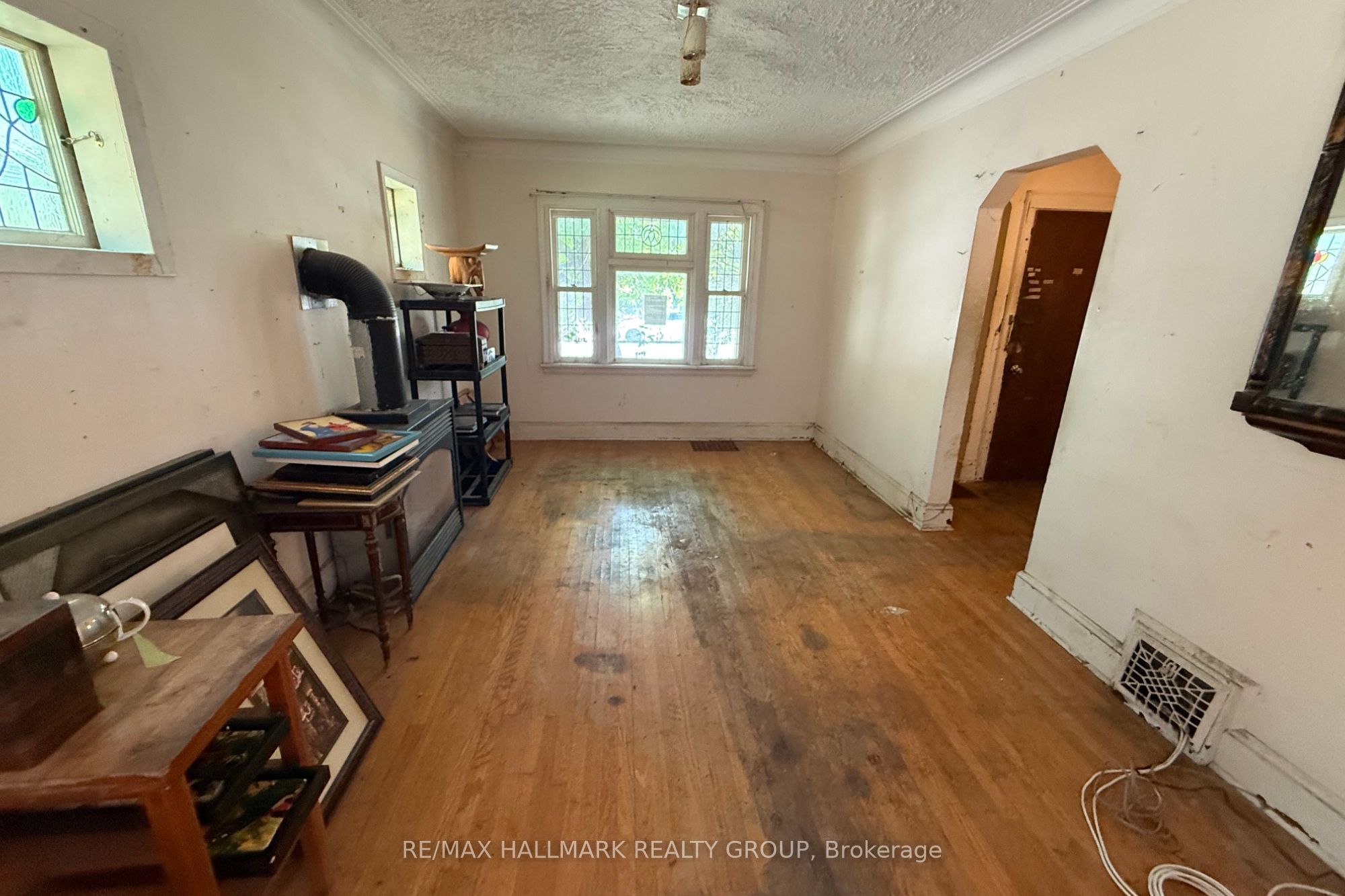 142 Clarendon Avenue, Tunneys Pasture and Ottawa West, ON K1Y 0R5 photo 5