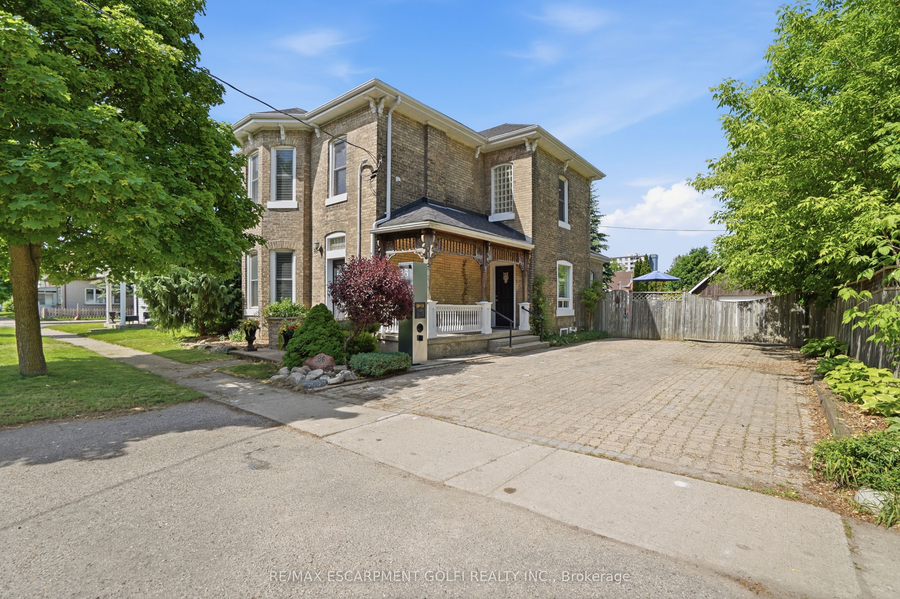 86 Oak Street, Brantford, ON N3T 2B3