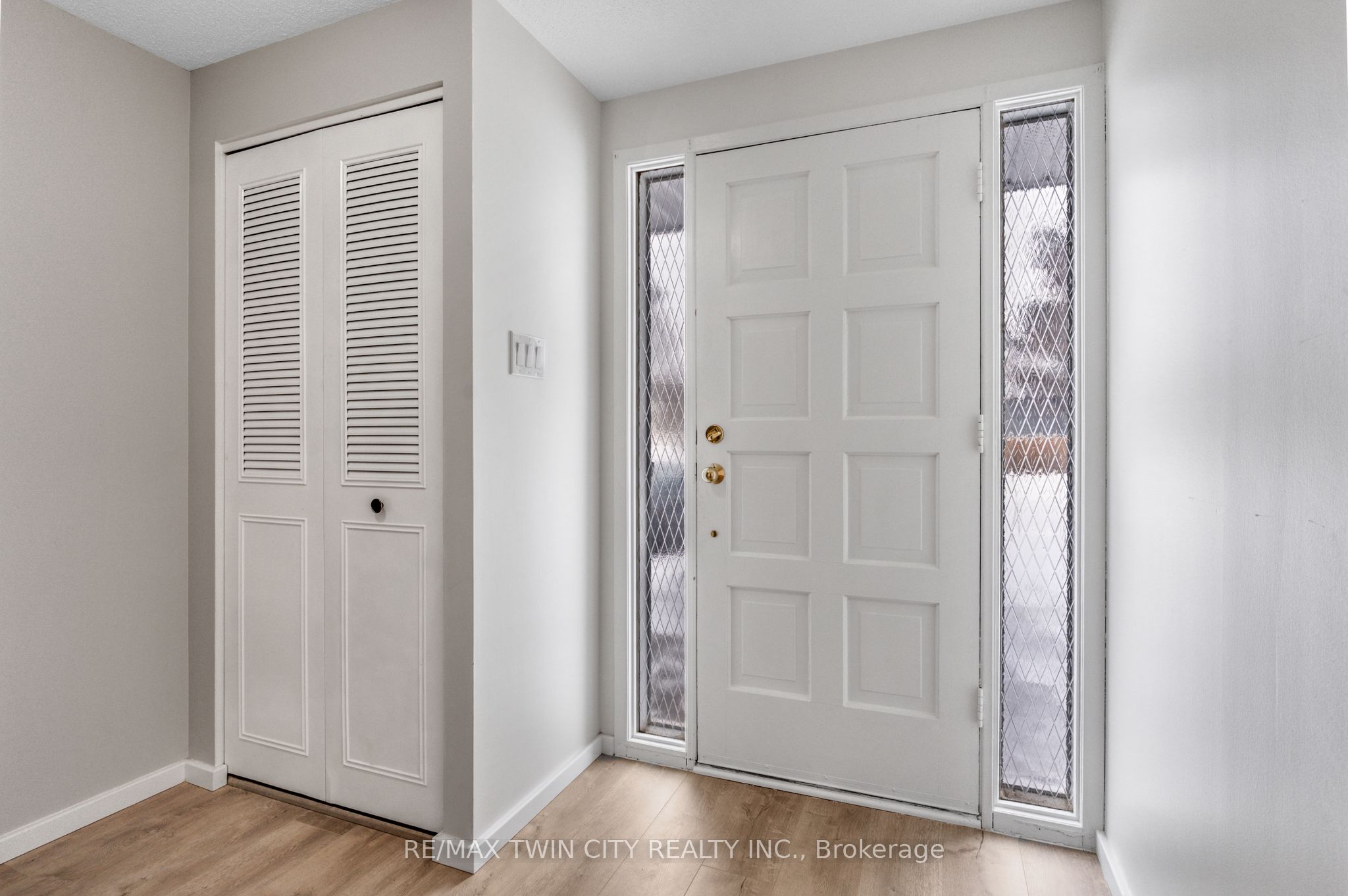 111 Manor Drive, Kitchener, ON N2A 2T9 photo 3