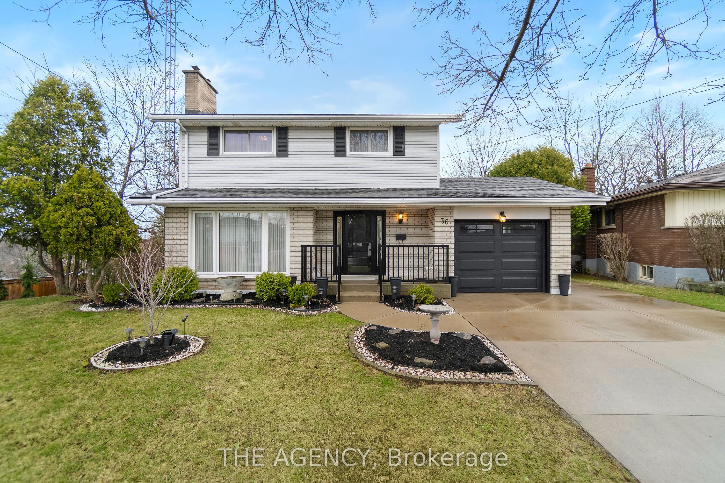 36 Buckingham Drive, Hamilton, ON L9C 2G5 photo 2