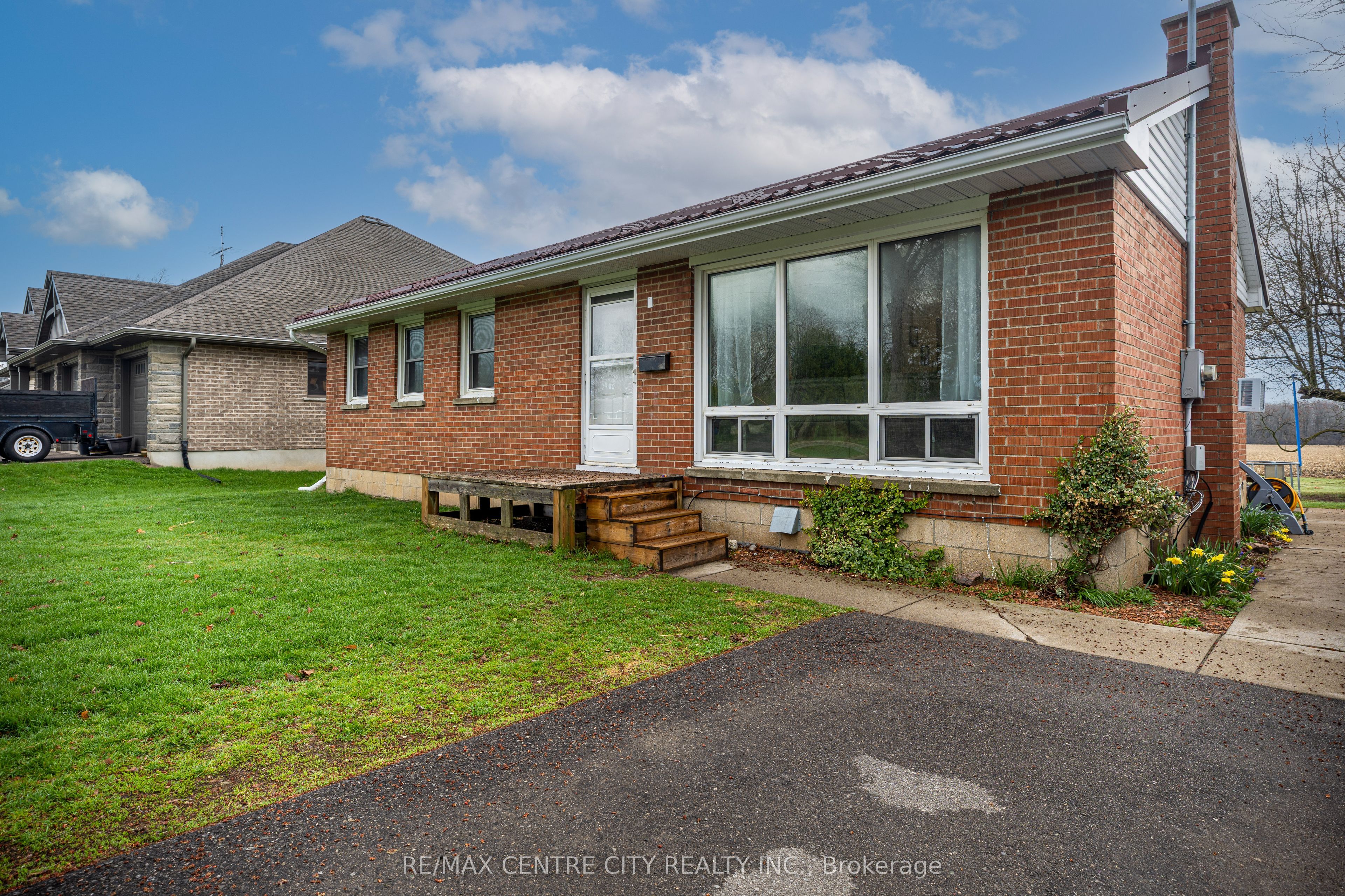 194 Centennial Avenue, Central Elgin, ON N5R 5B2 photo 2