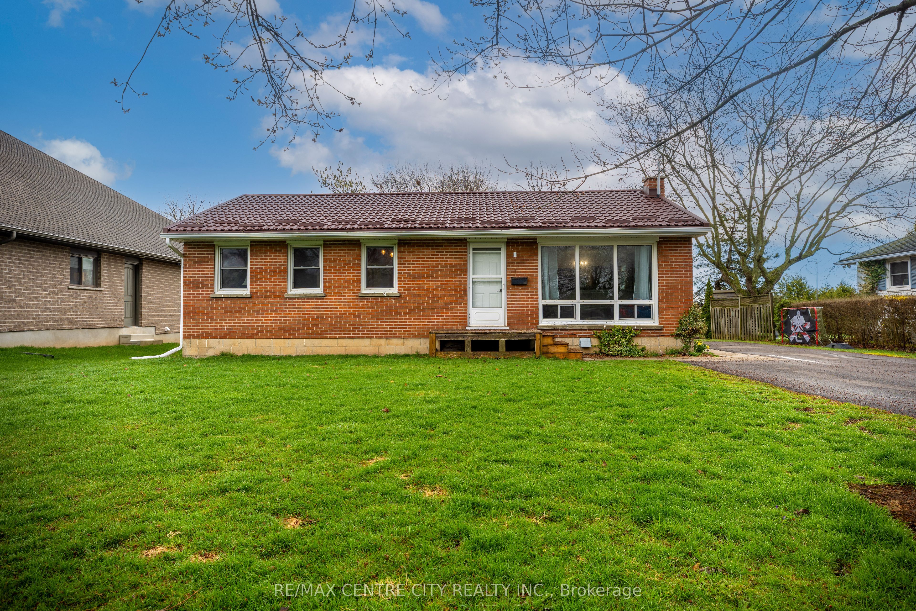 194 Centennial Avenue, Central Elgin, ON N5R 5B2 photo 3