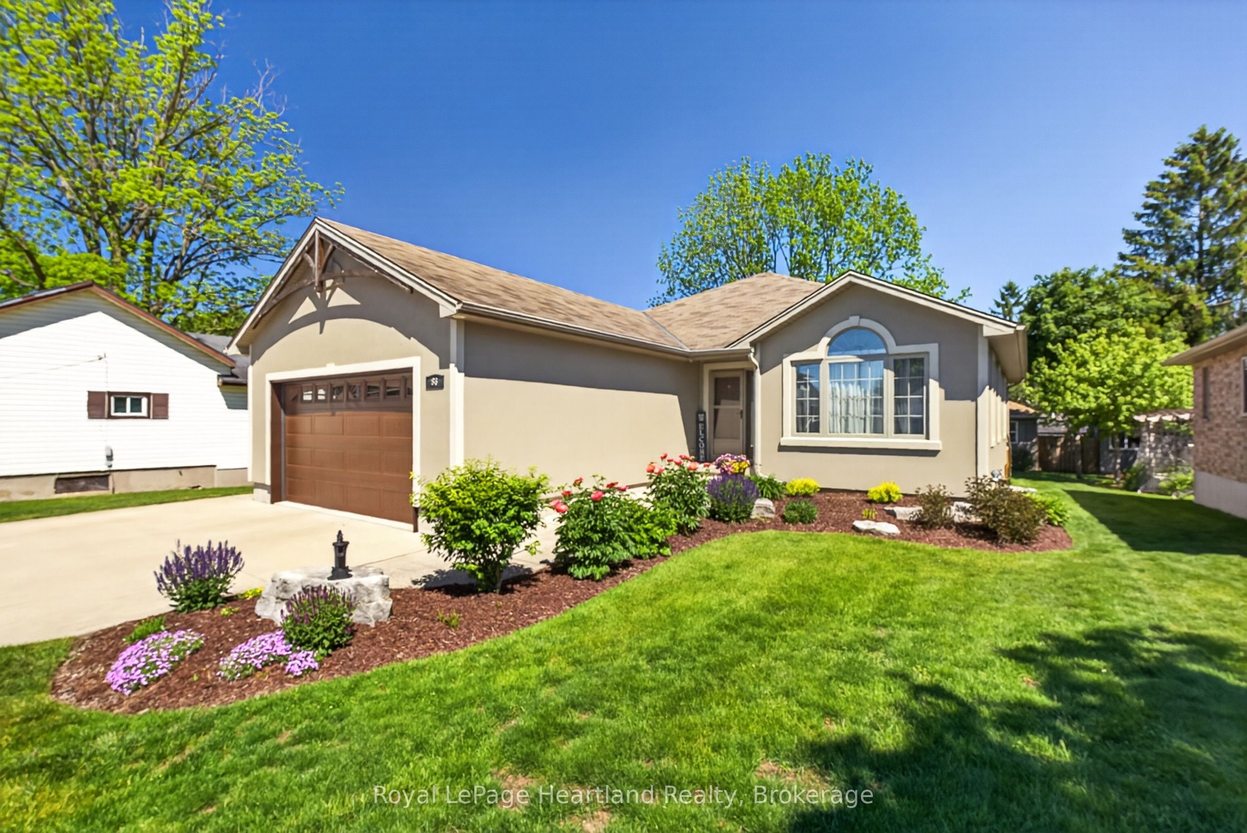 86 Huron Street W, South Huron, ON N0M 1S2