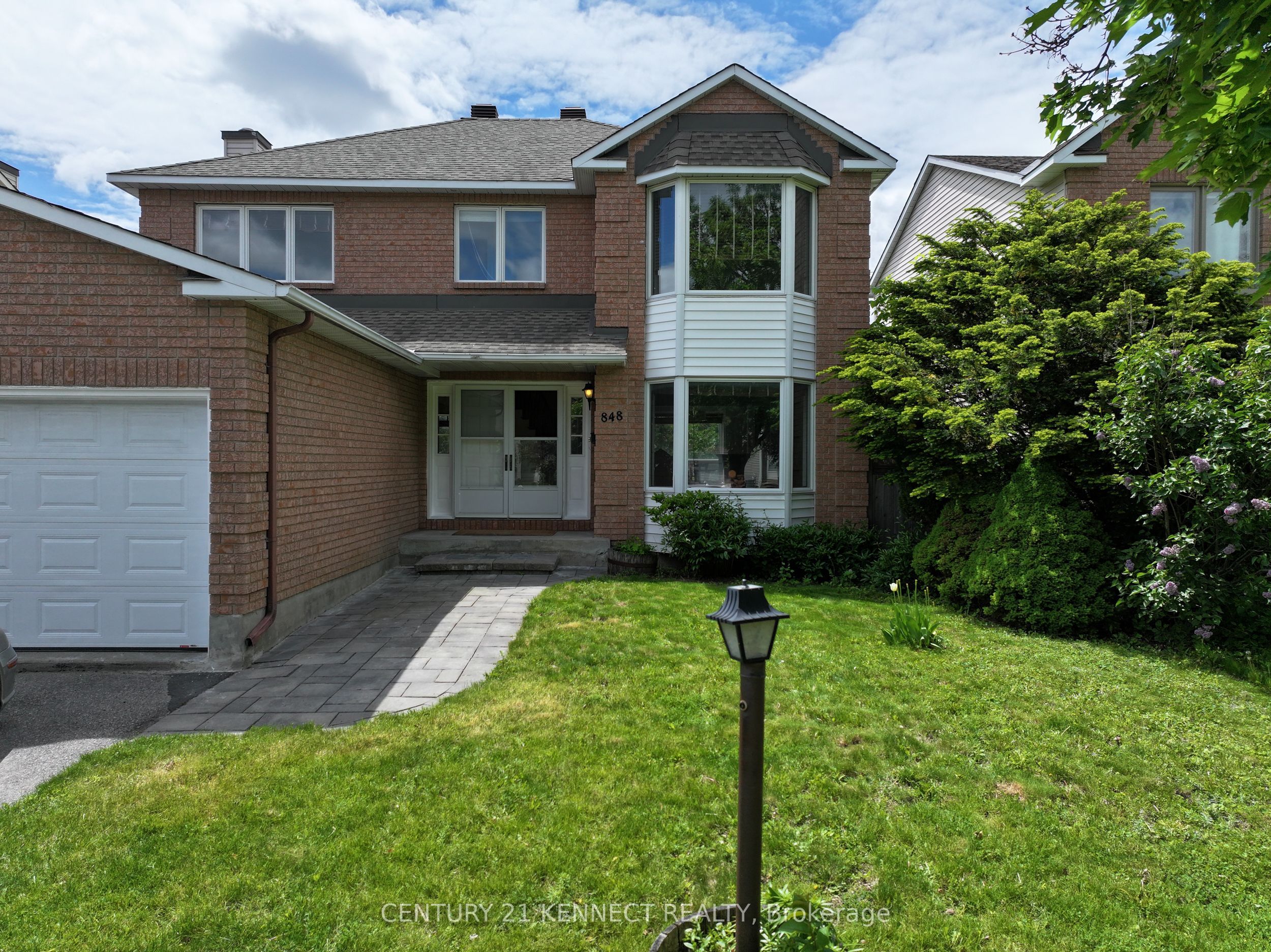 848 Fairlawn Avenue, McKellar Heights - Glabar Park and Area, ON K2A 4C2 photo 2
