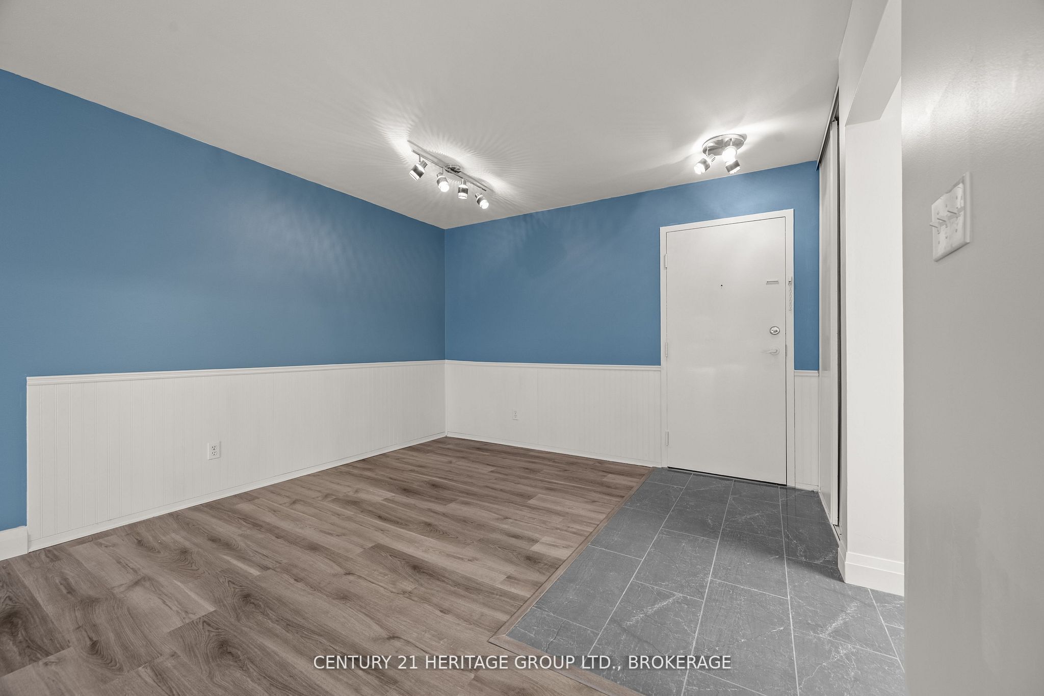 561 Armstrong Road 202, Kingston, ON K7M 8J9 photo 3
