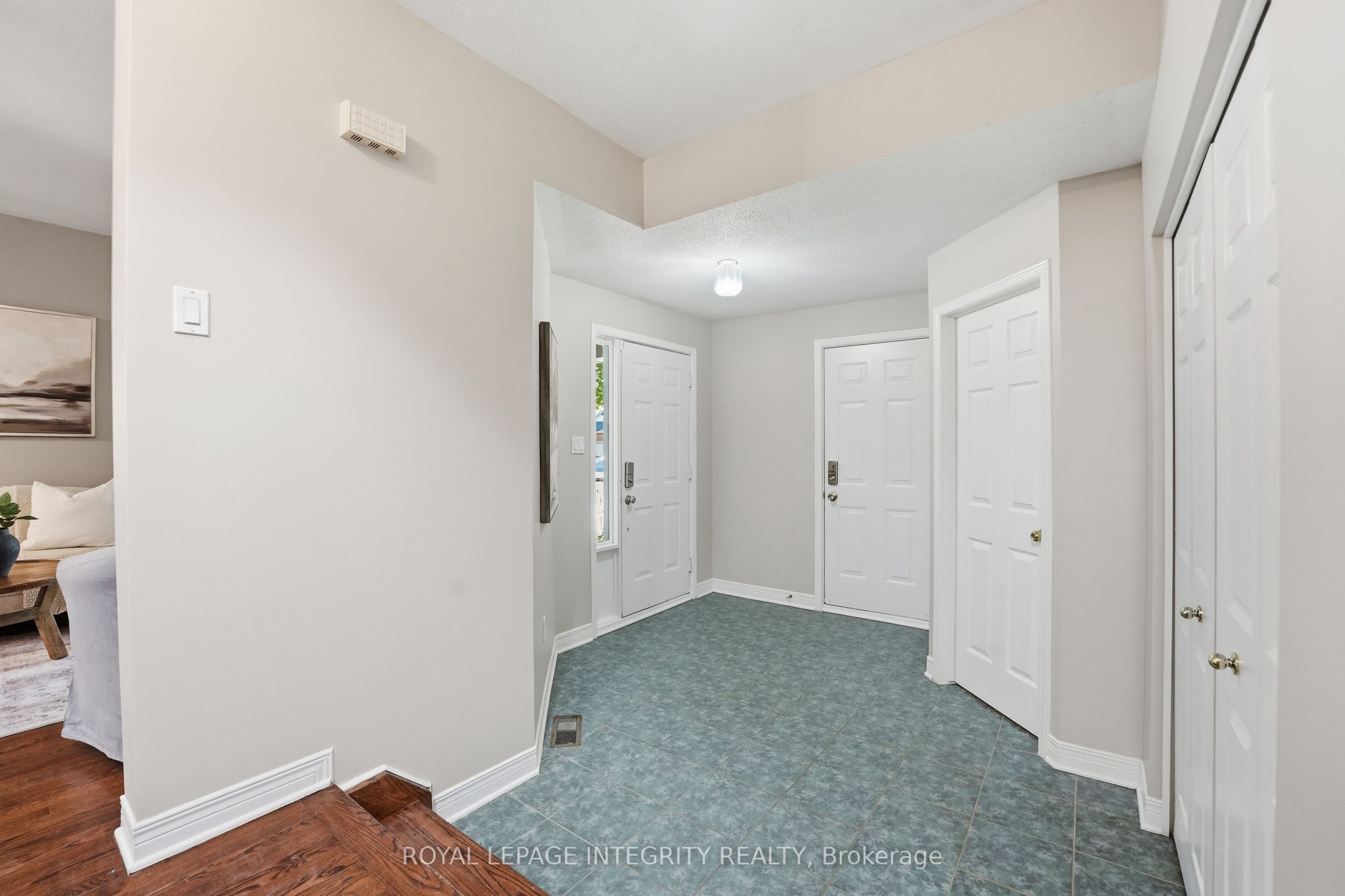 15 Halkirk Avenue, Kanata, ON K2V 1B1 photo 4