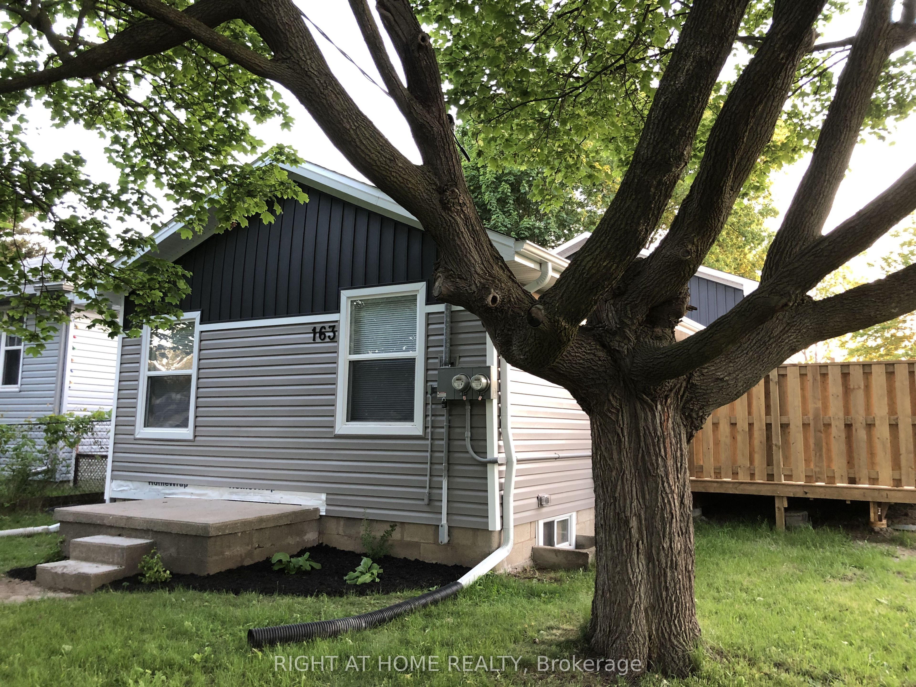 163 Emerson Street, London South, ON N5Z 3L5 photo 2