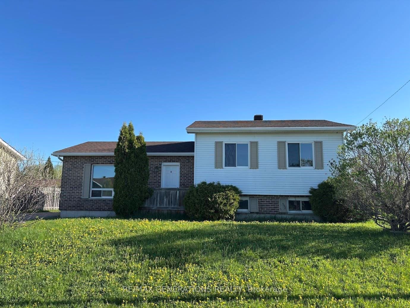 31 Brooks Street, Manitouwadge, ON P0T 2C0 photo 2