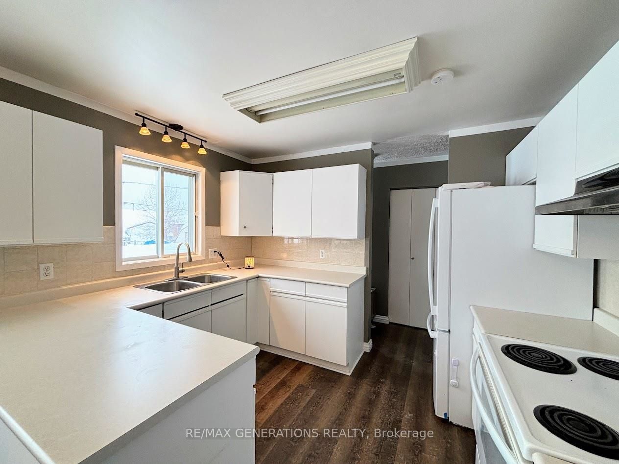 31 Brooks Street, Manitouwadge, ON P0T 2C0 photo 3