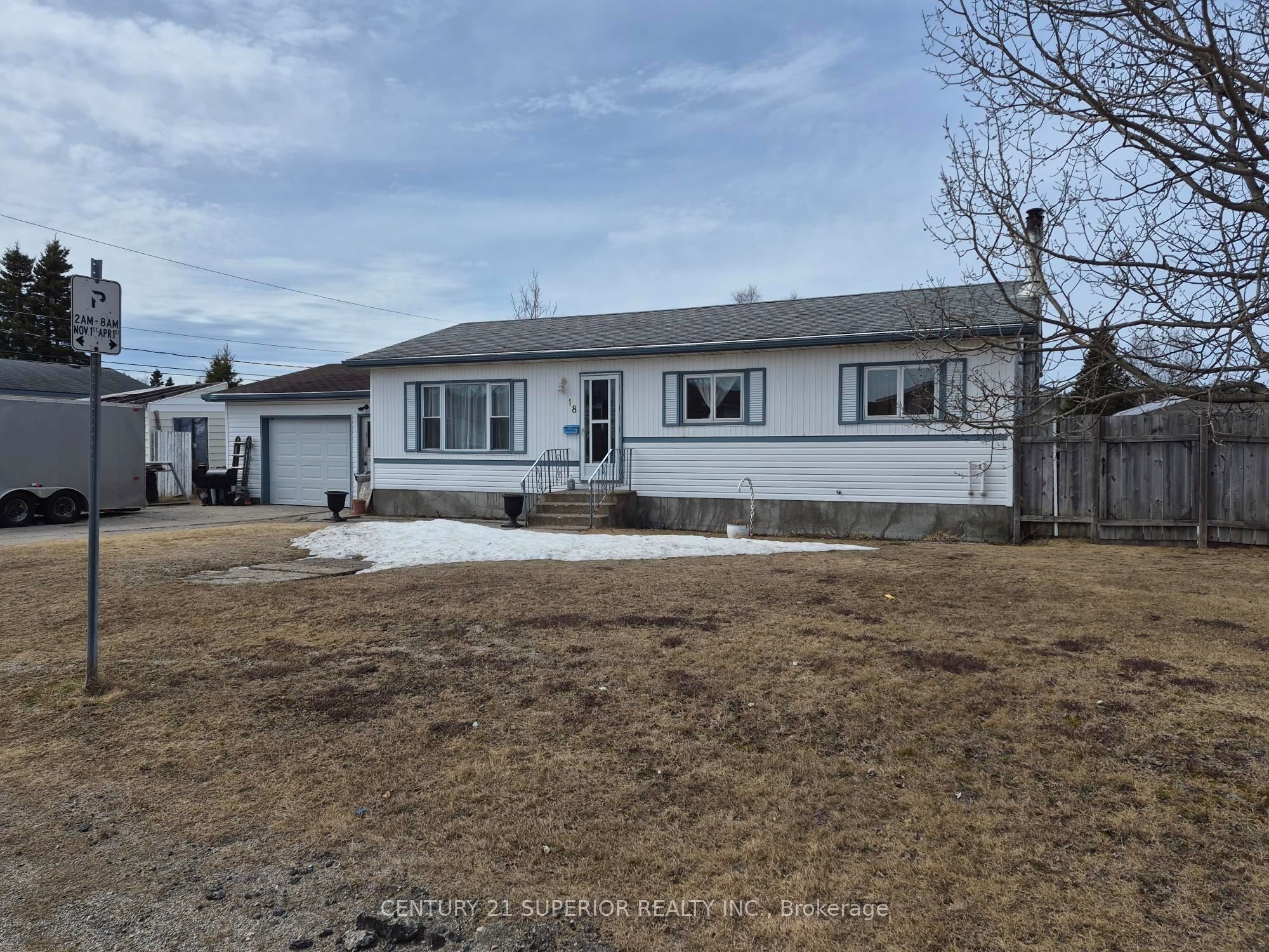18 Lloyd Irwin Street, Marathon, ON P0T 2E0 photo 2