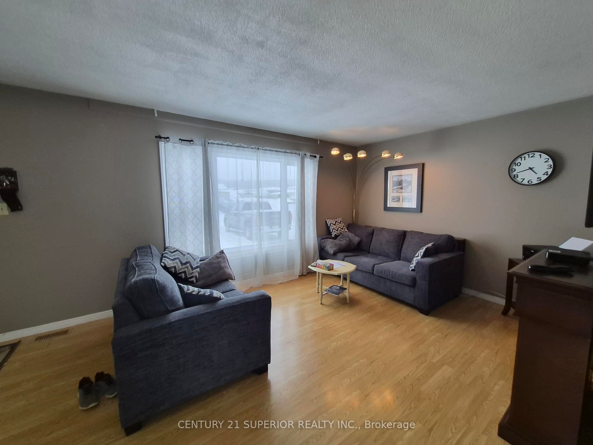 18 Lloyd Irwin Street, Marathon, ON P0T 2E0 photo 5