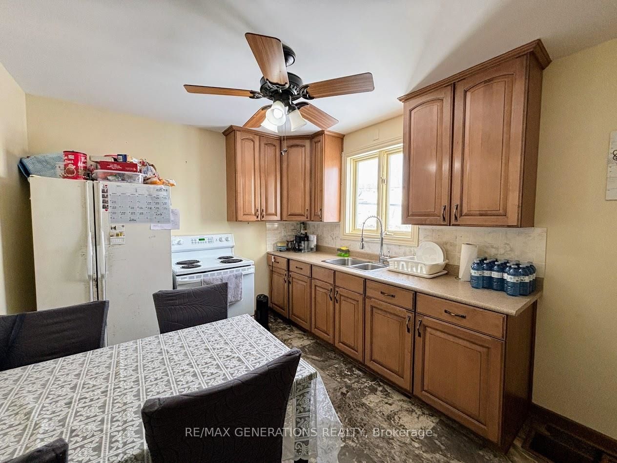 16 Wenonah Drive, Manitouwadge, ON P0T 2C0 photo 2