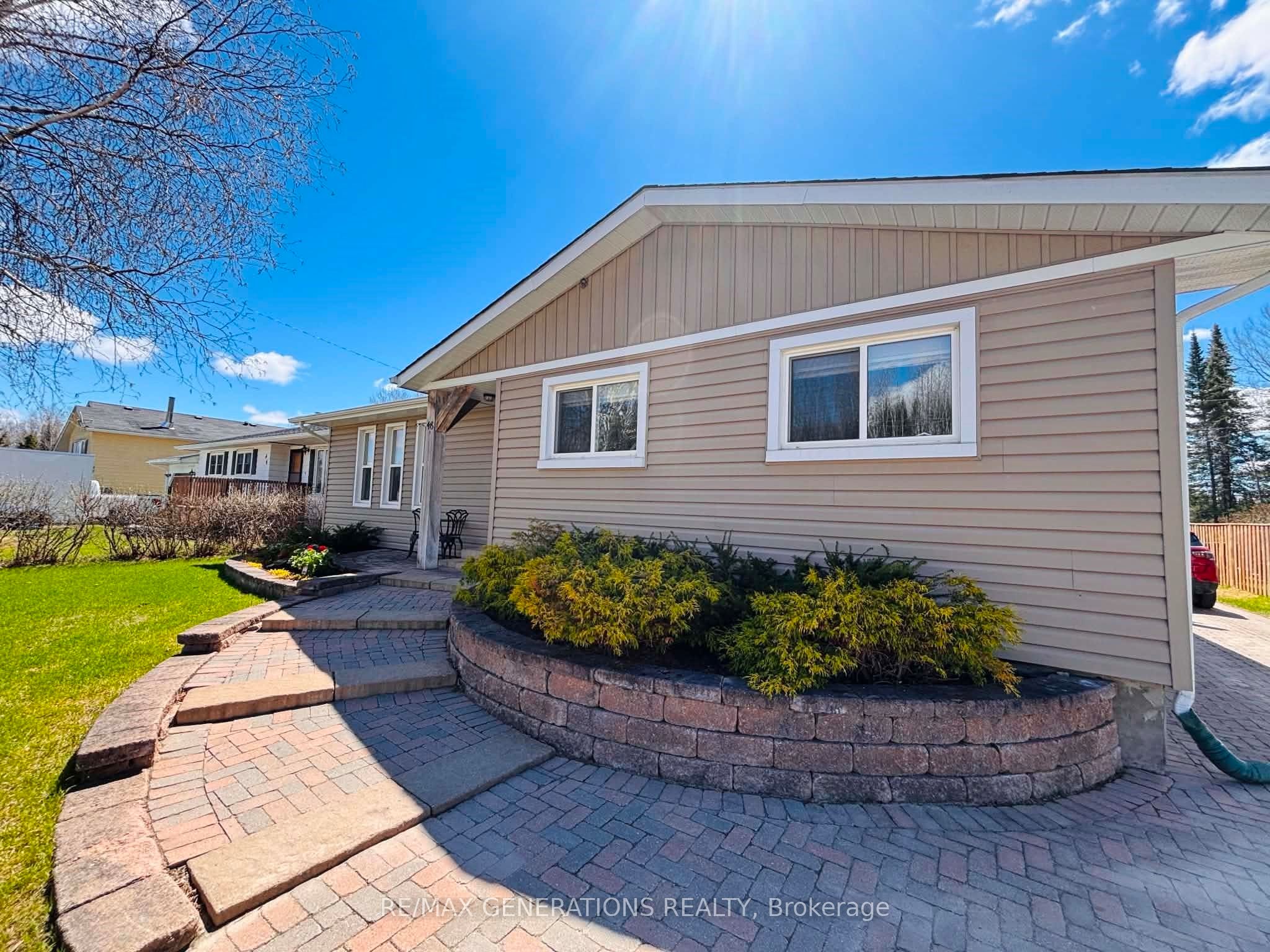 48 Redwing Avenue, Manitouwadge, ON P0T 2C0 photo 2