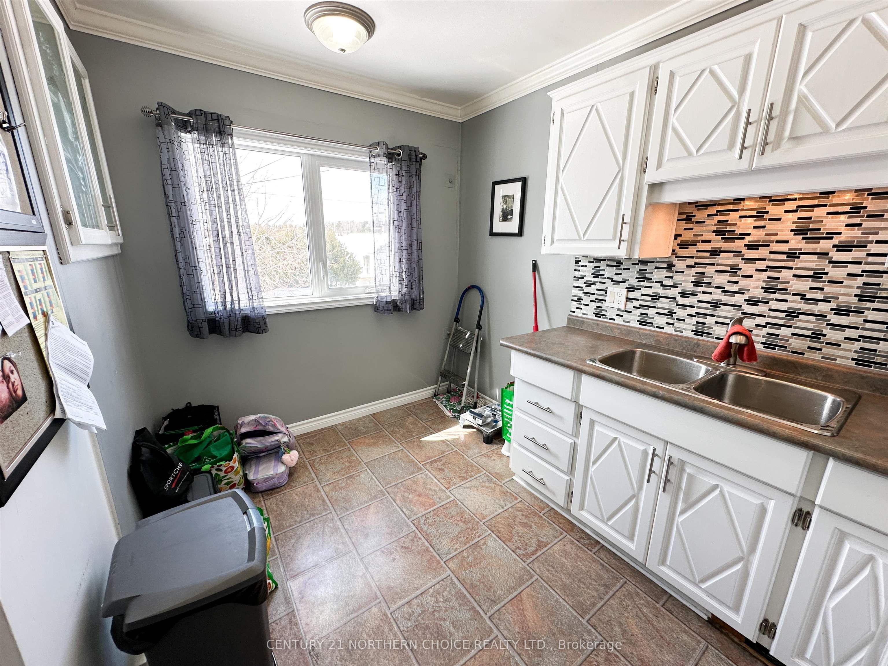 6 Pine Crescent, Red Lake, ON P0V 2M0 photo 3